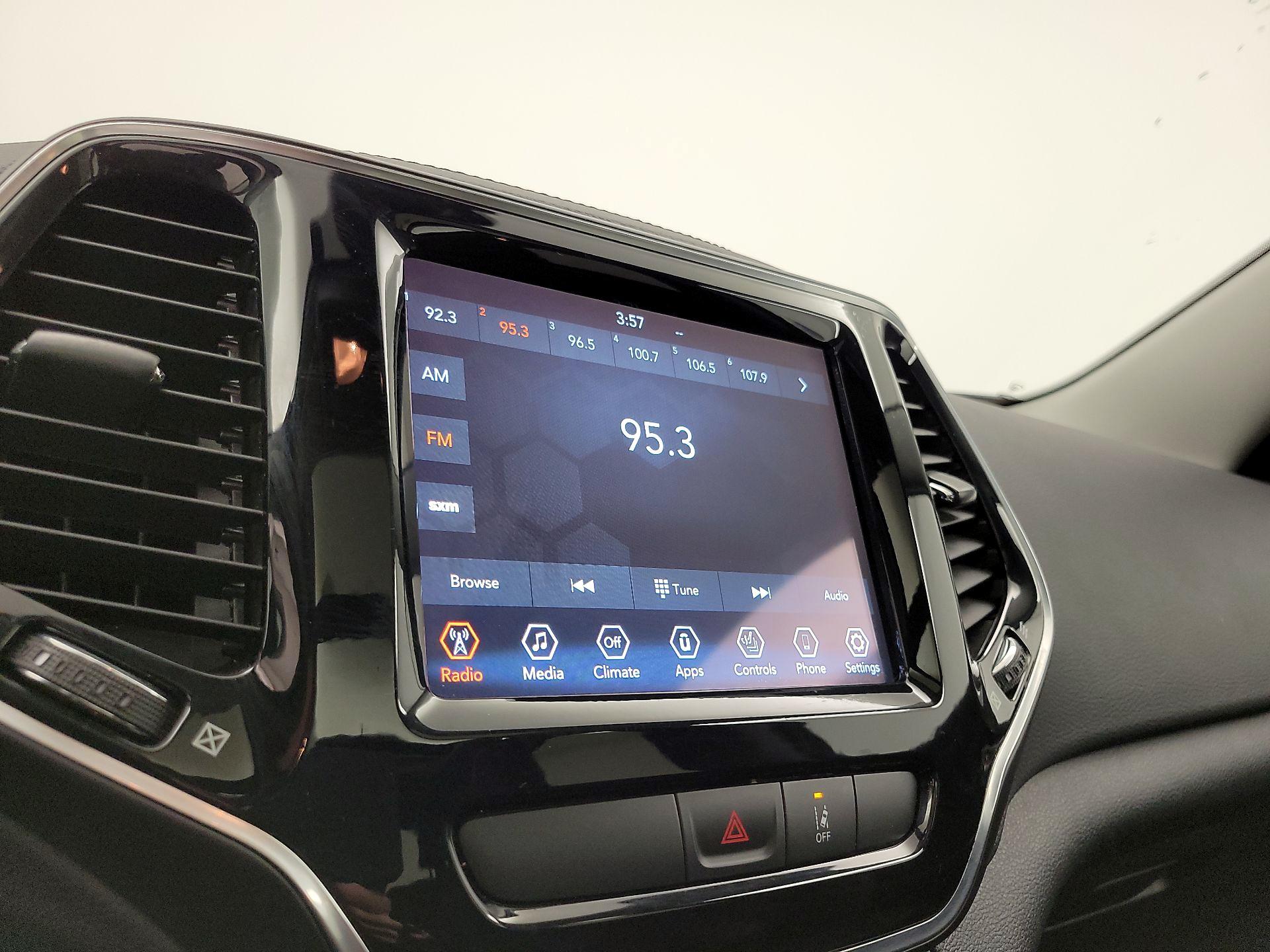 Thumbnail: 2022 Jeep Cherokee - 15