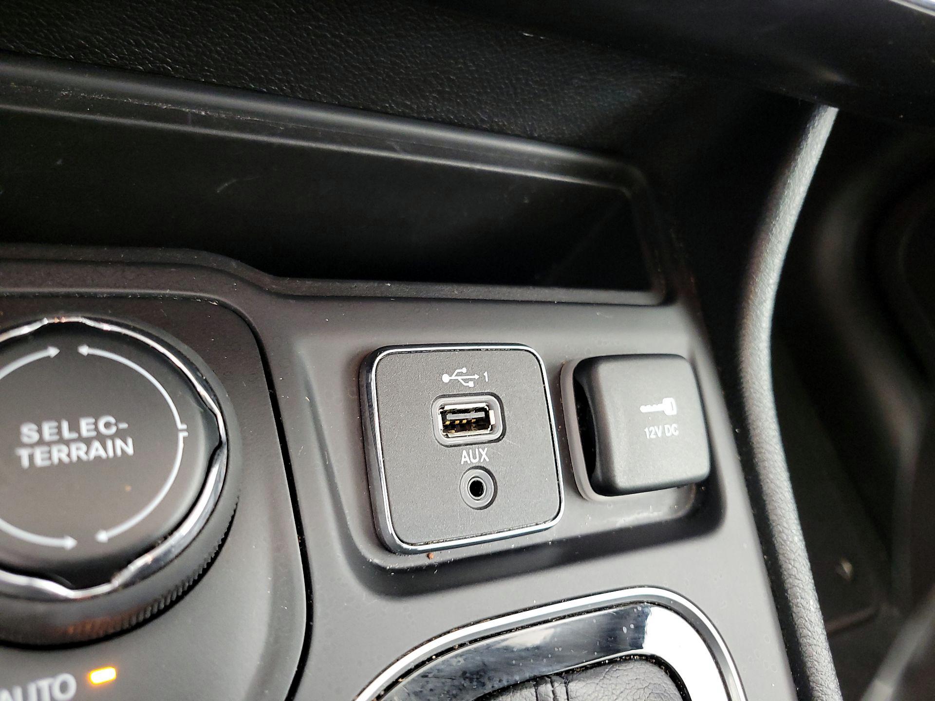 Thumbnail: 2022 Jeep Cherokee - 18