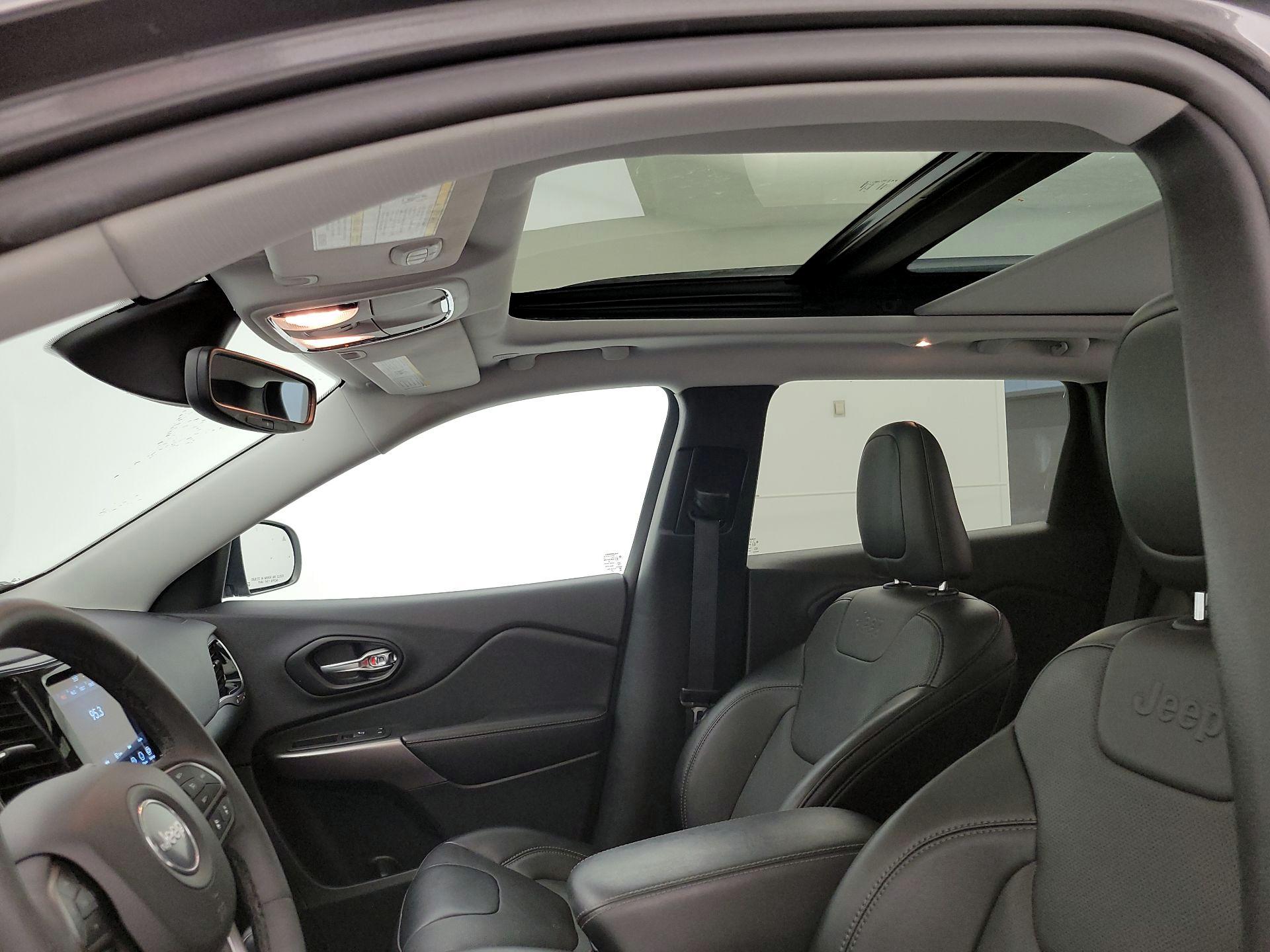 Thumbnail: 2022 Jeep Cherokee - 19