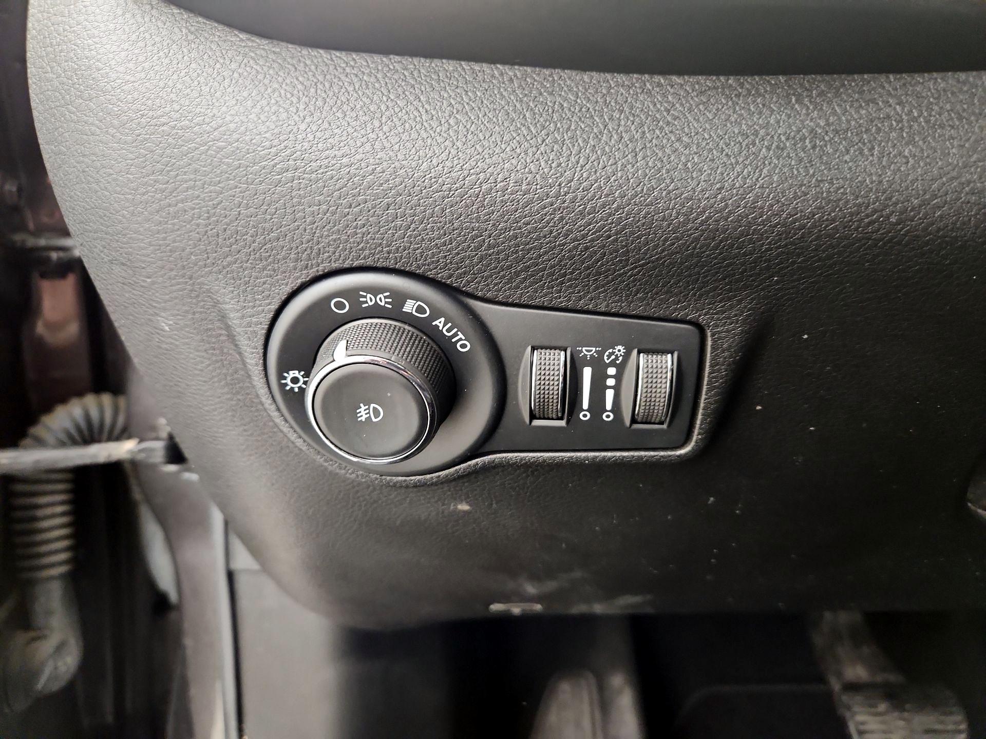 Thumbnail: 2022 Jeep Compass - 13