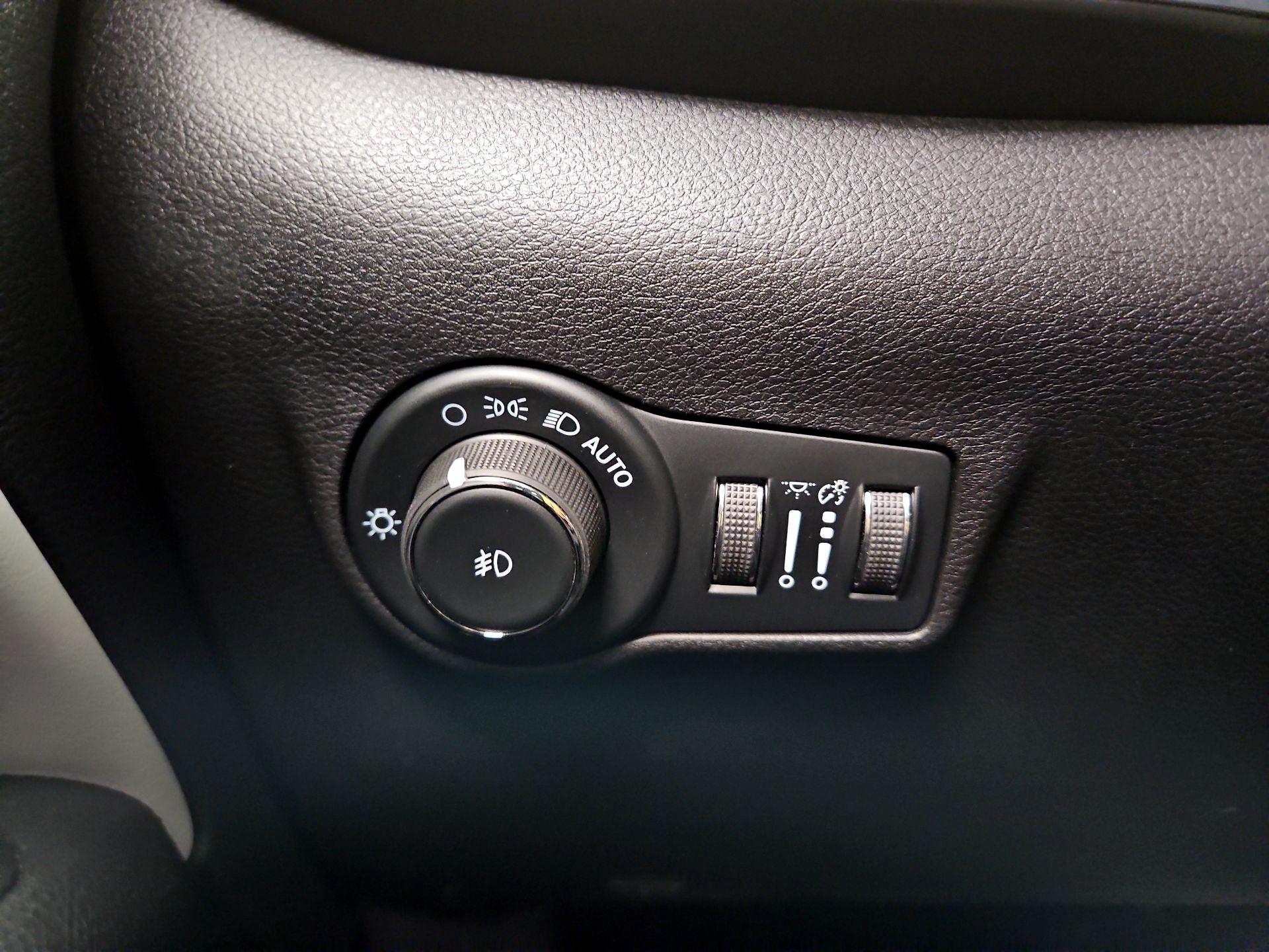 Thumbnail: 2022 Jeep Compass - 13