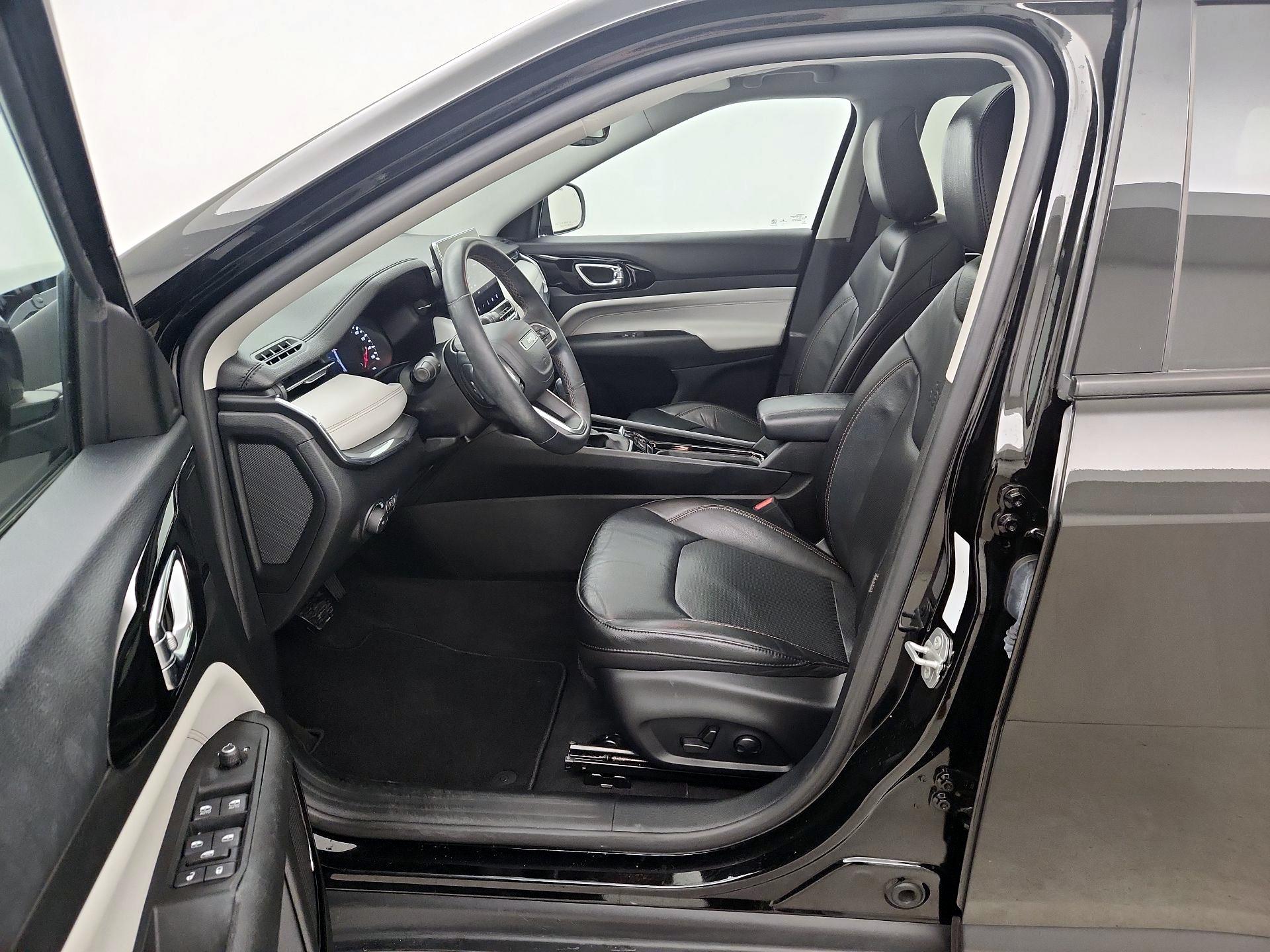 Thumbnail: 2022 Jeep Compass - 11