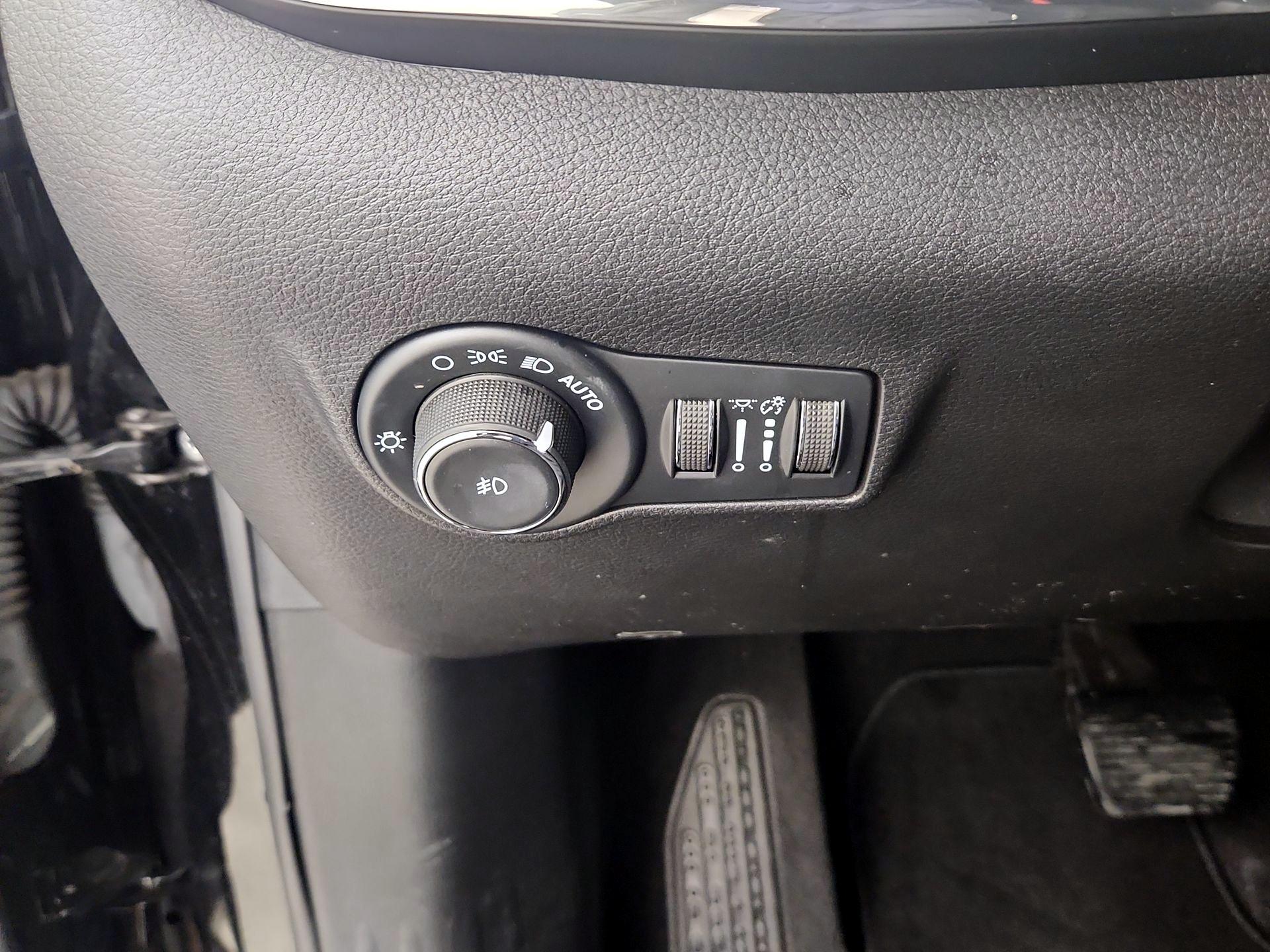 Thumbnail: 2022 Jeep Compass - 13