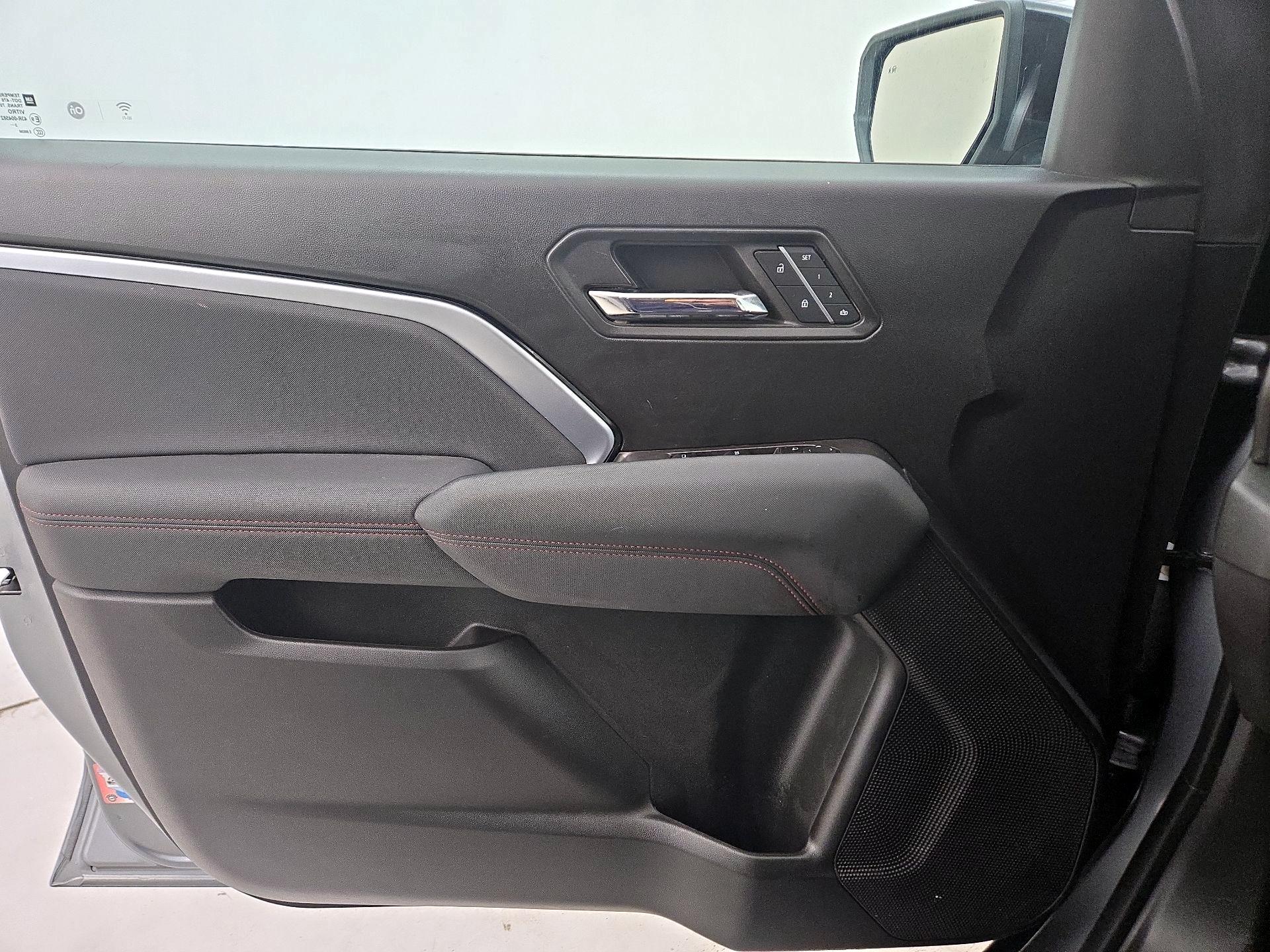 Thumbnail: 2023 Chevrolet Colorado - 12