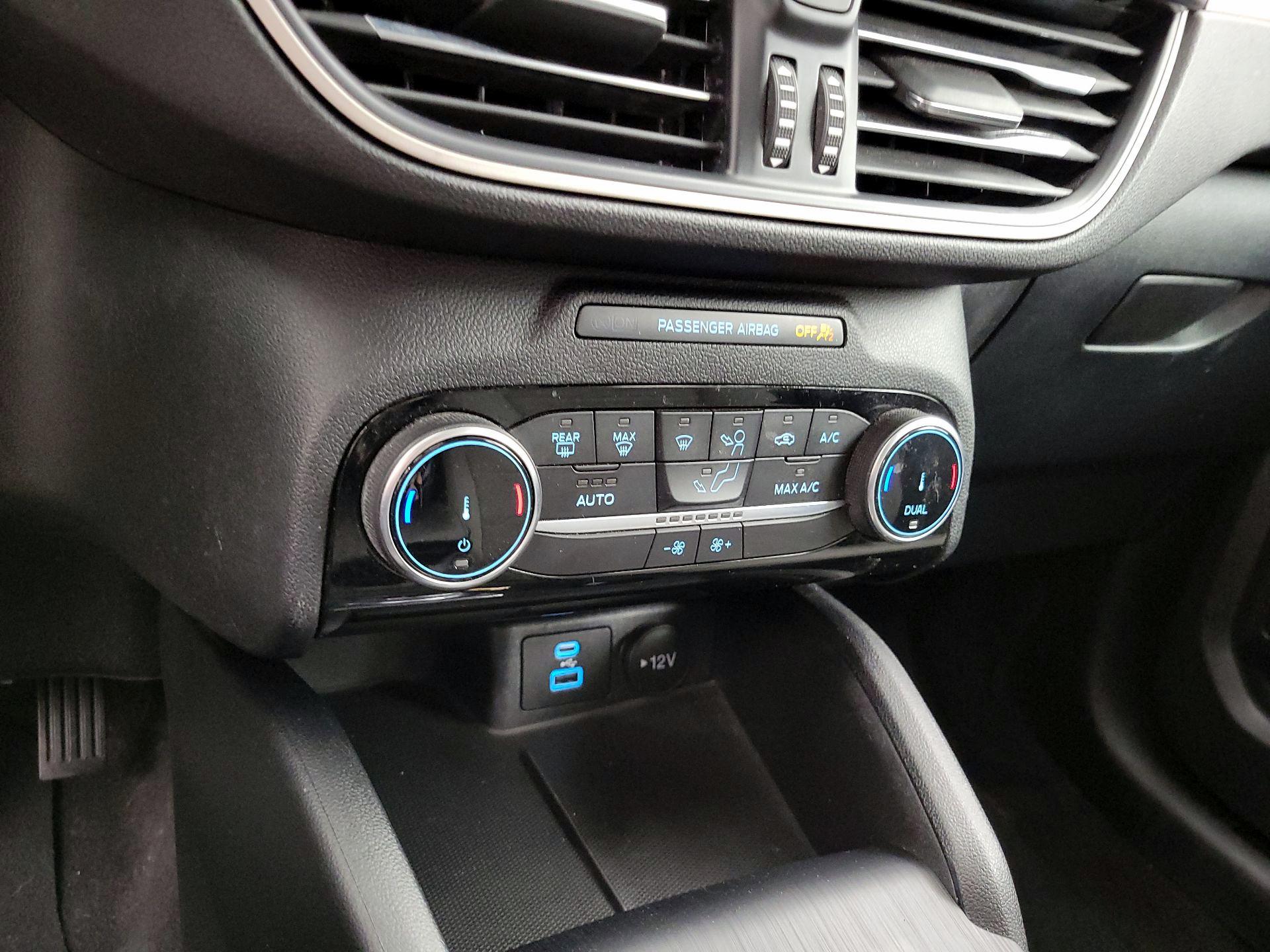 Thumbnail: 2022 Ford Escape - 16