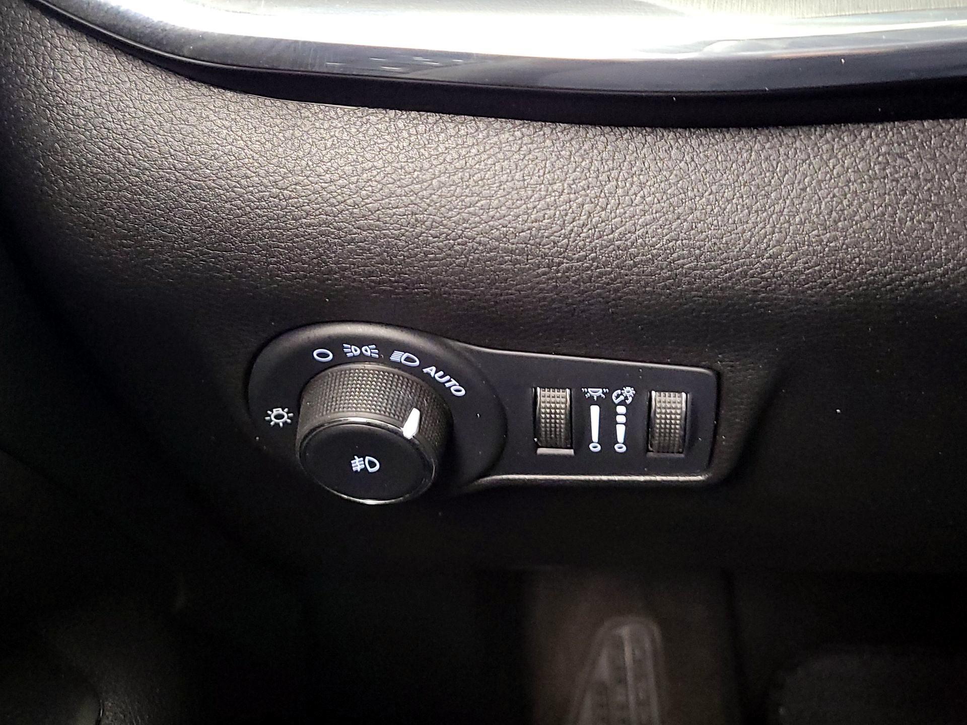 Thumbnail: 2022 Jeep Compass - 13