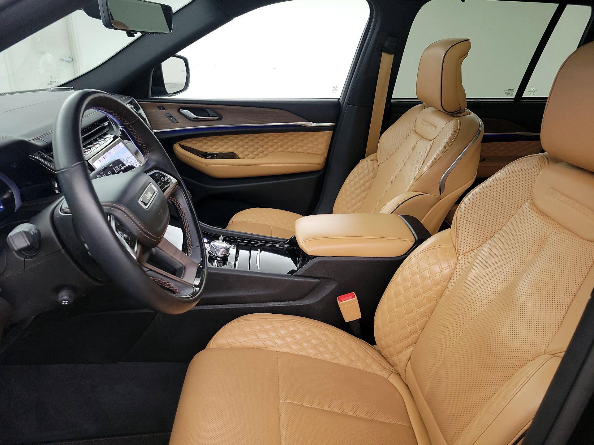 Thumbnail: 2022 Jeep Grand Cherokee - 11