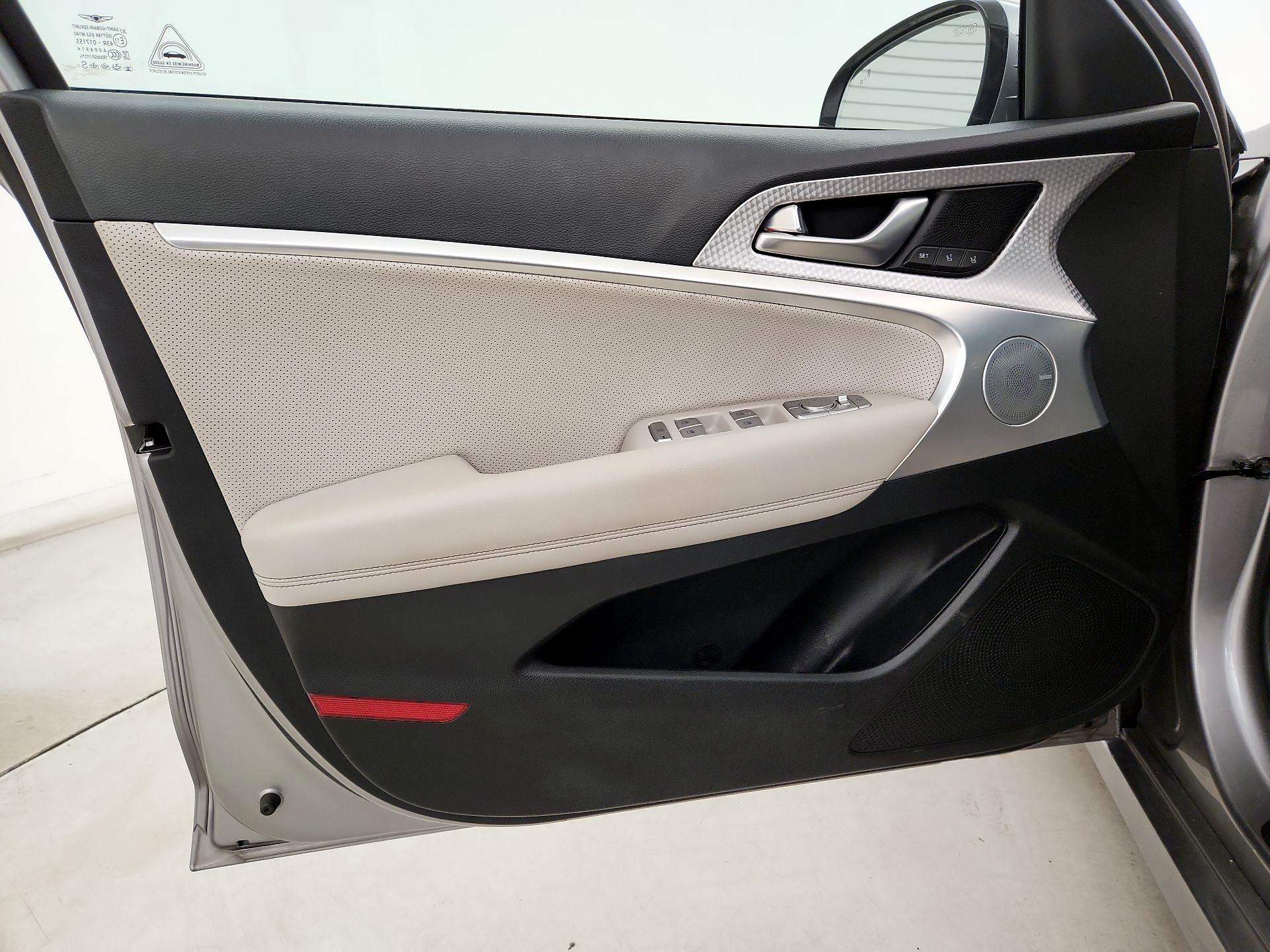 Thumbnail: 2023 Genesis G70 - 12