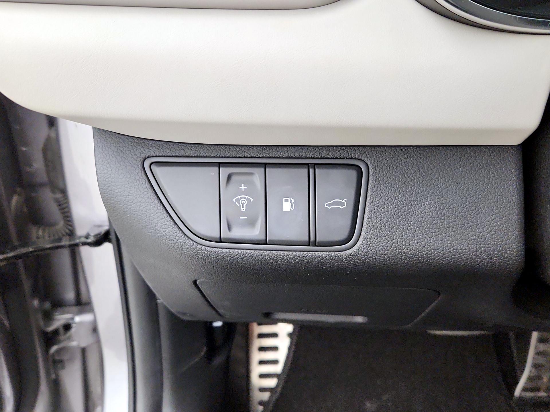 Thumbnail: 2023 Genesis G70 - 13