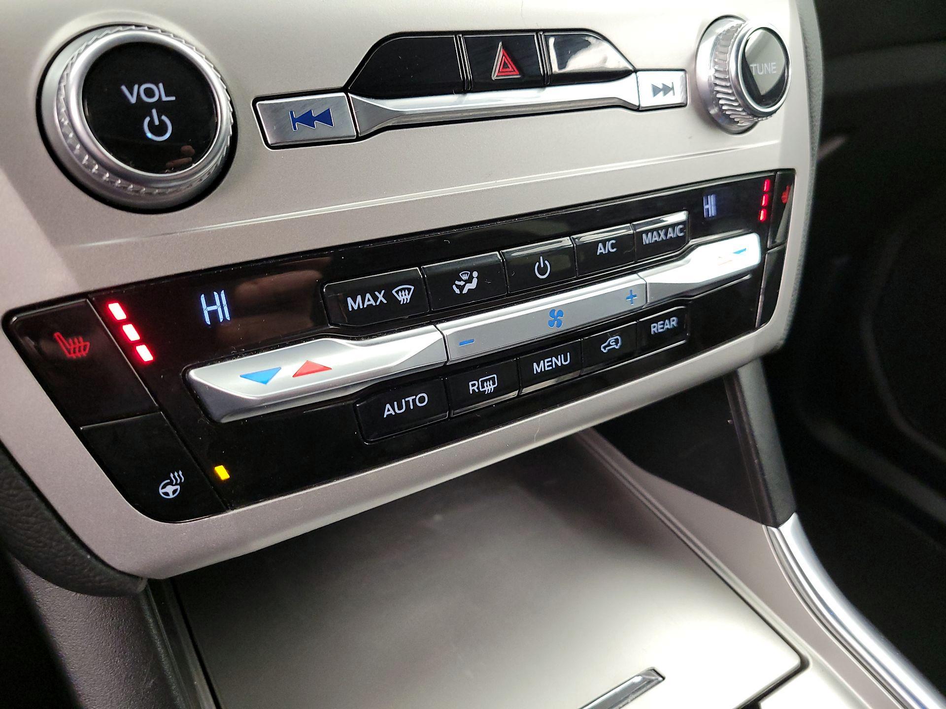 Thumbnail: 2021 Ford Explorer - 17