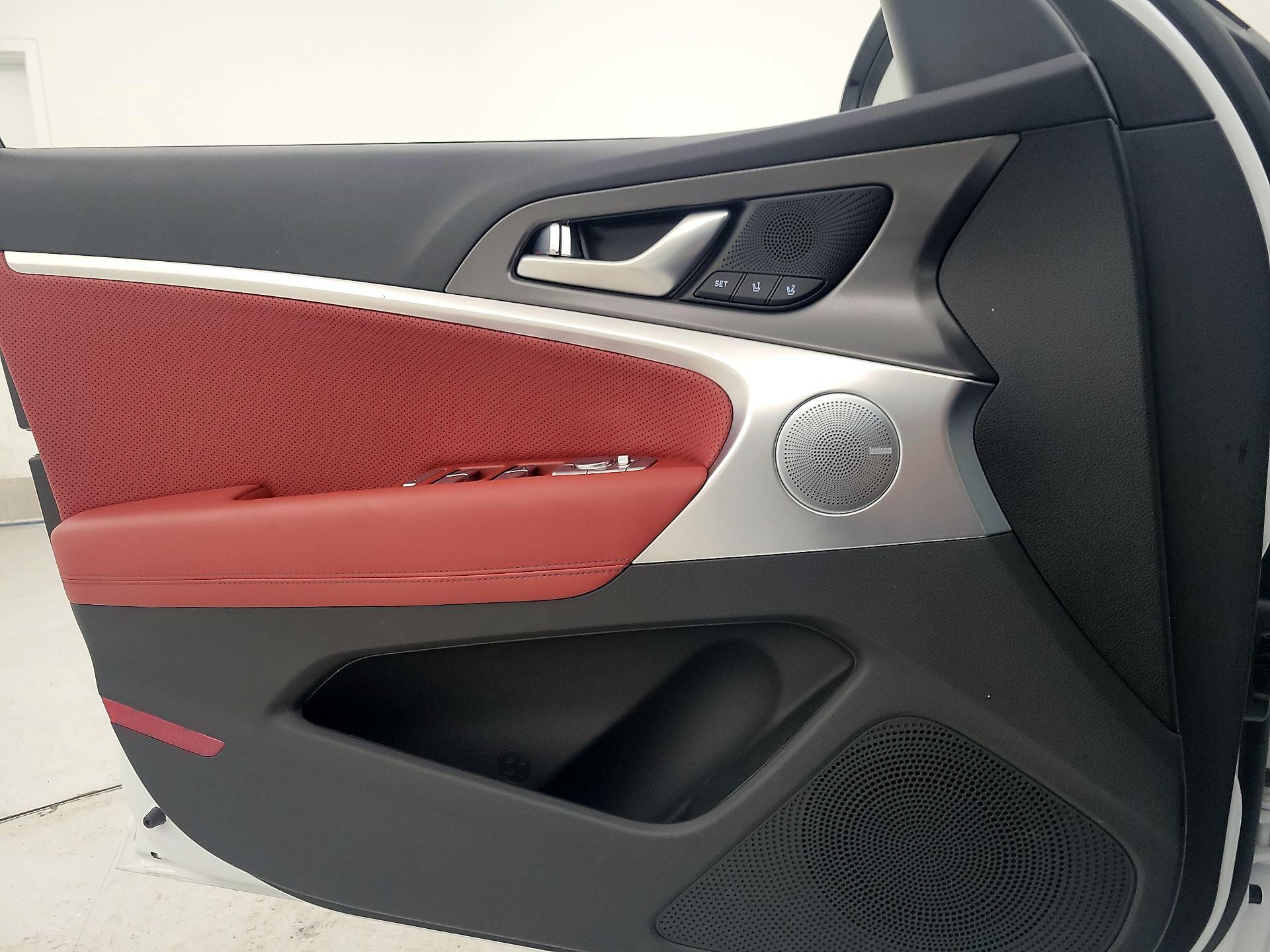 Thumbnail: 2024 Genesis G70 - 12