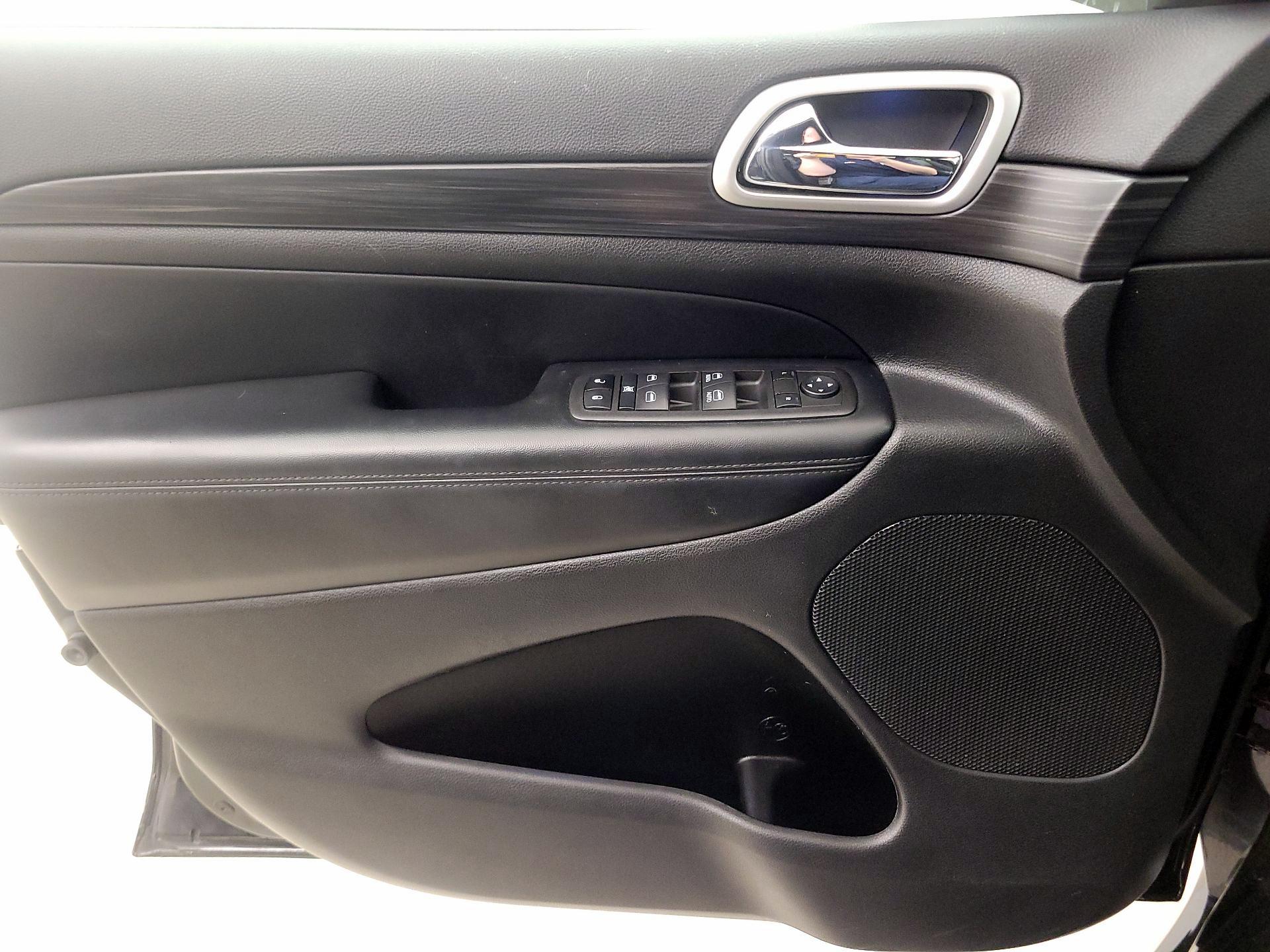 Thumbnail: 2022 Jeep Grand Cherokee - 12