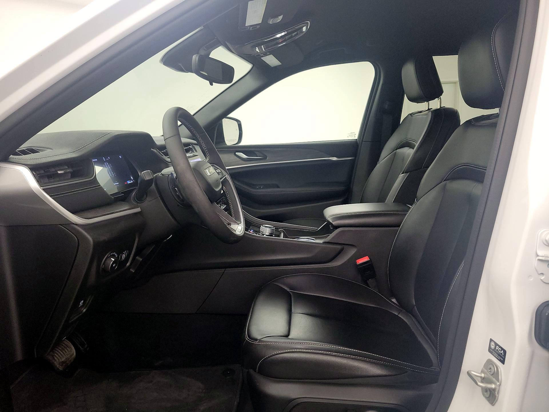 Thumbnail: 2024 Jeep Grand Cherokee - 11