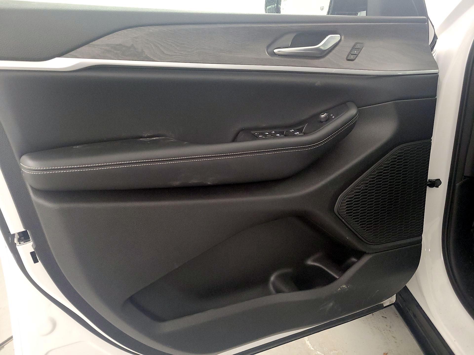 Thumbnail: 2024 Jeep Grand Cherokee - 12