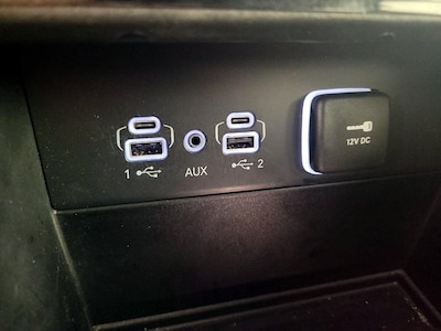 USB/AUX Ports