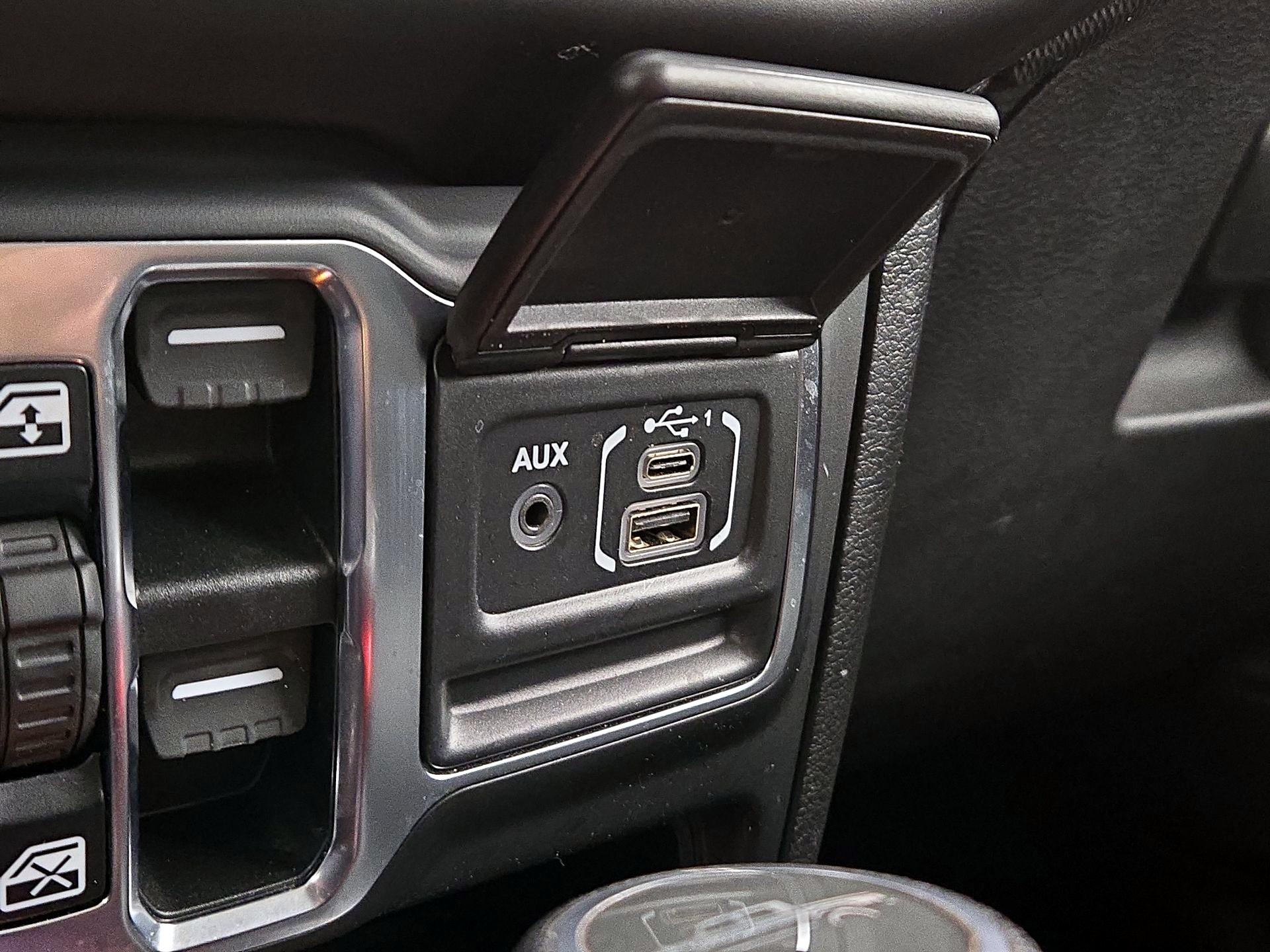 Thumbnail: 2021 Jeep Gladiator - 18