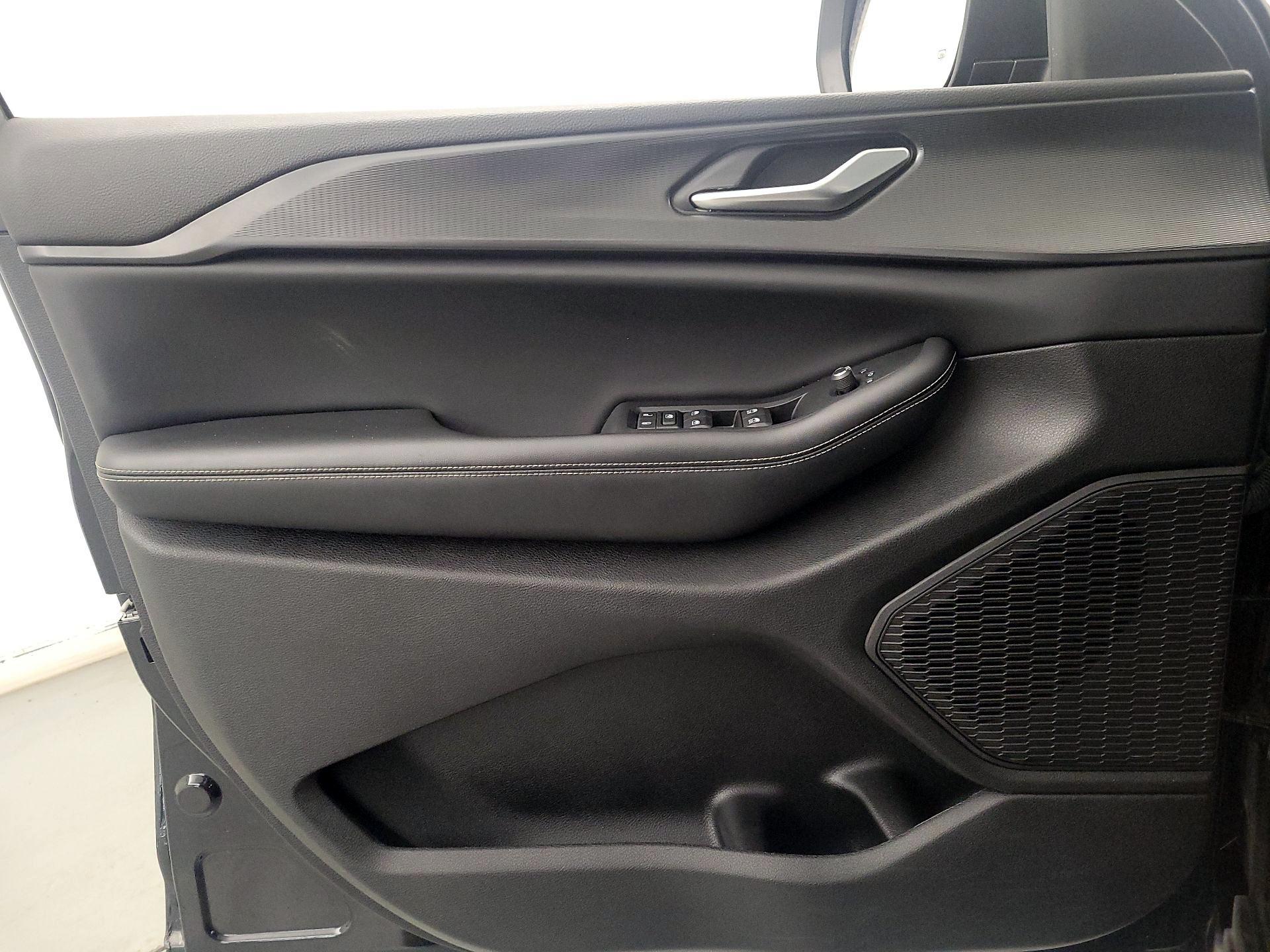 Thumbnail: 2023 Jeep Grand Cherokee - 12