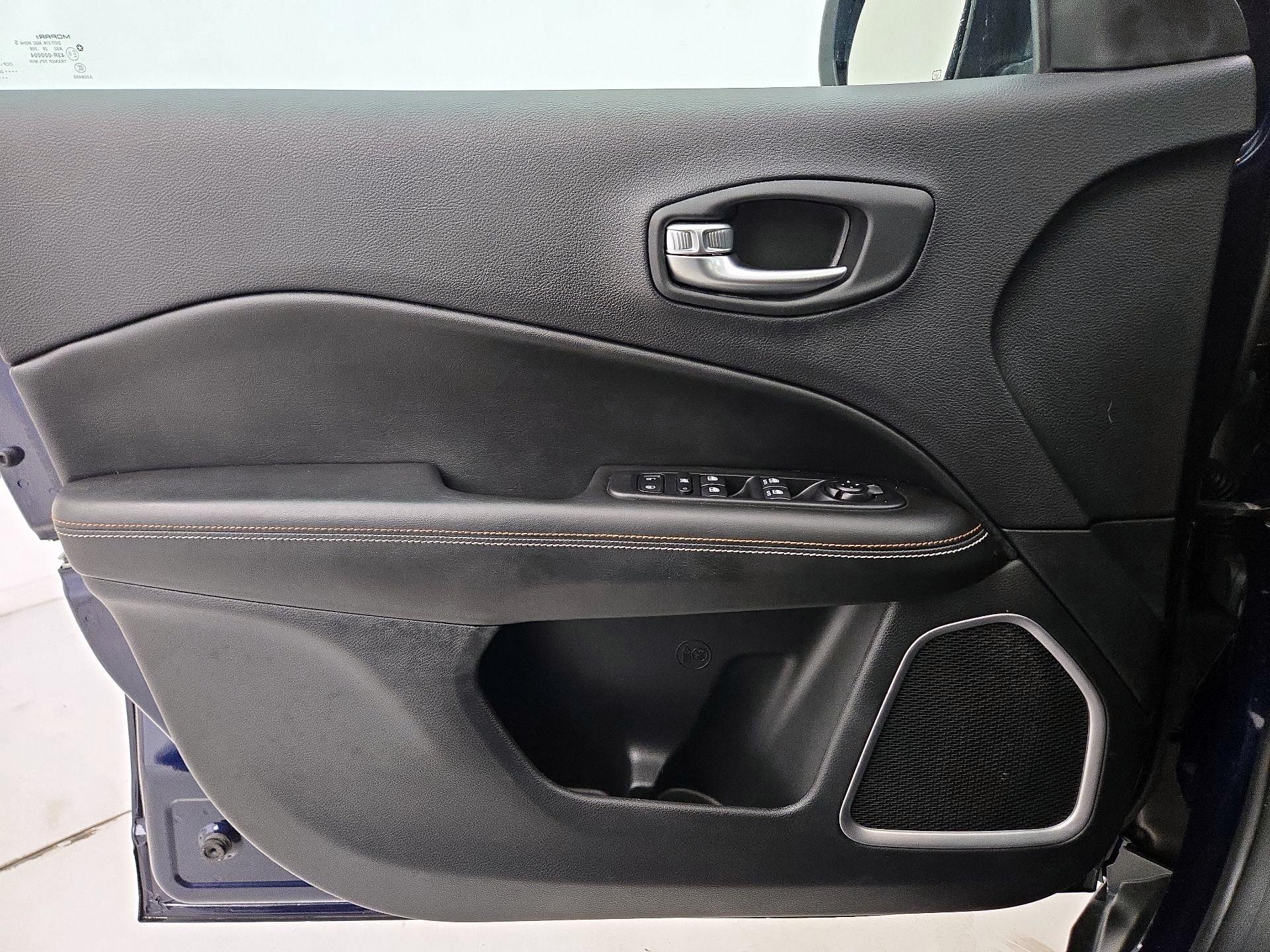 Thumbnail: 2020 Jeep Compass - 12