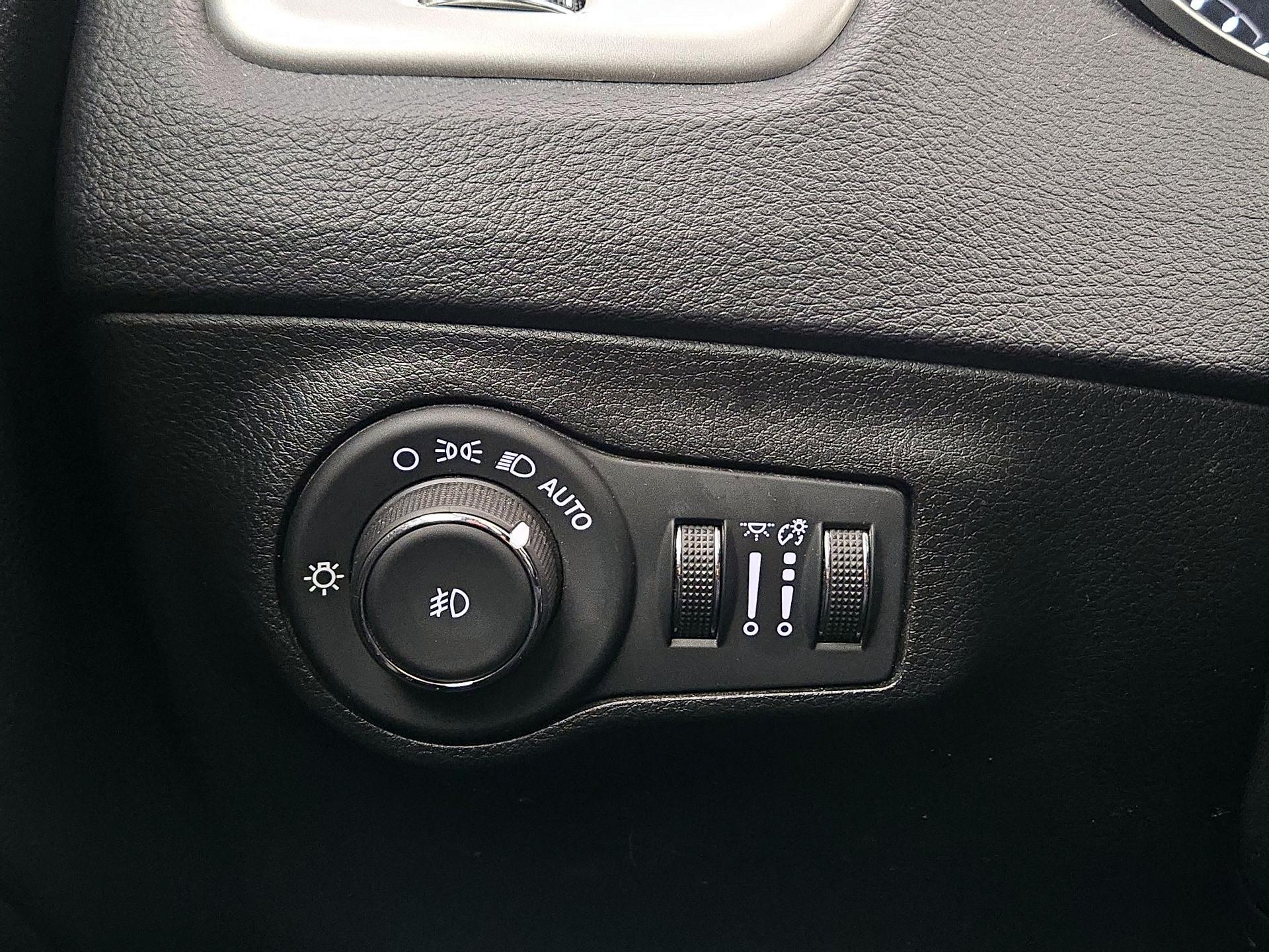 Thumbnail: 2020 Jeep Compass - 13