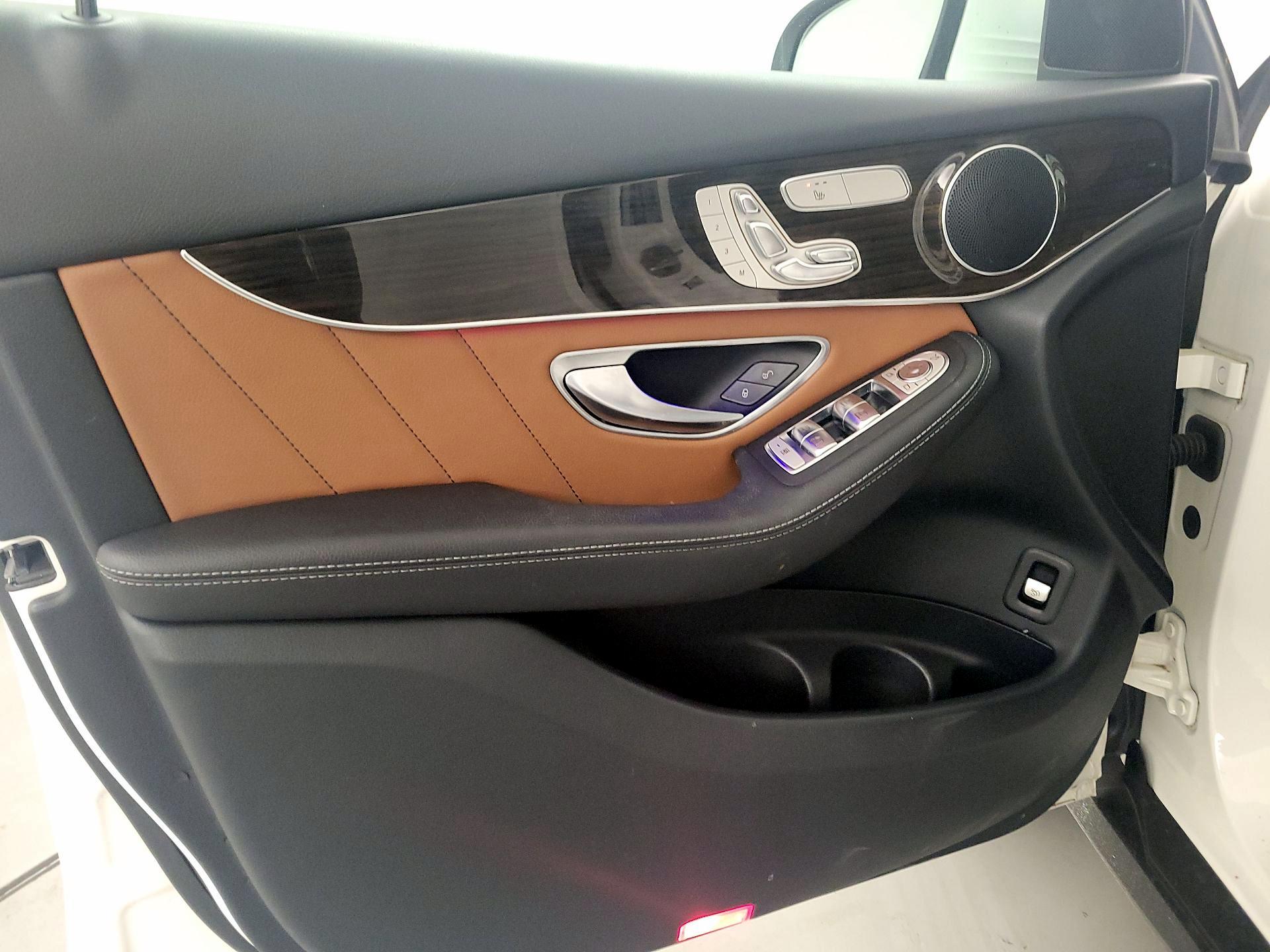 Thumbnail: 2022 Mercedes-Benz GLC - 12