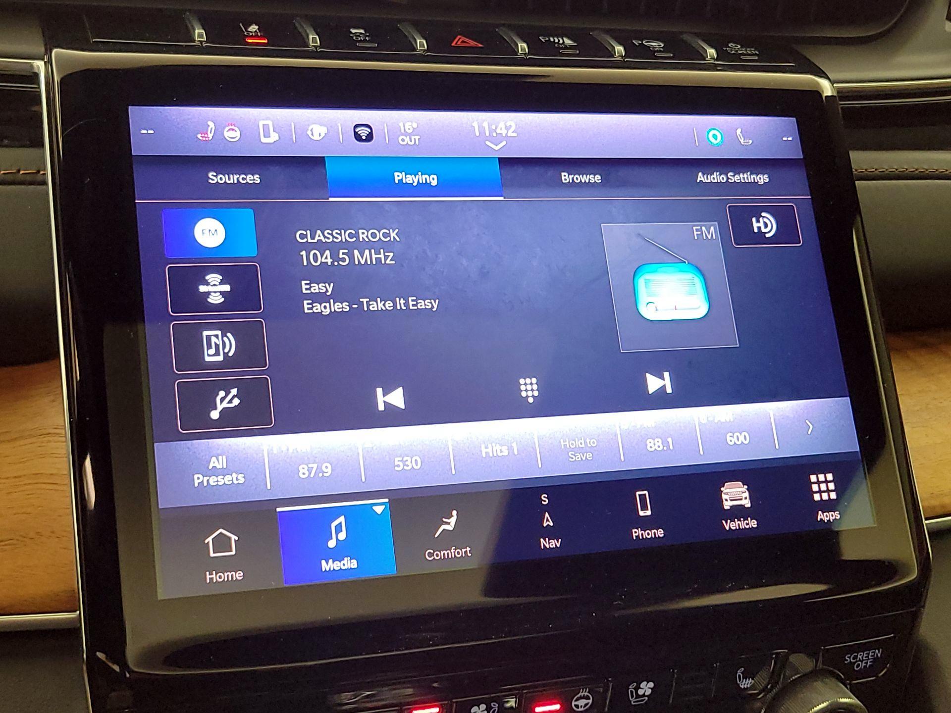 Thumbnail: 2022 Jeep Grand Cherokee - 16