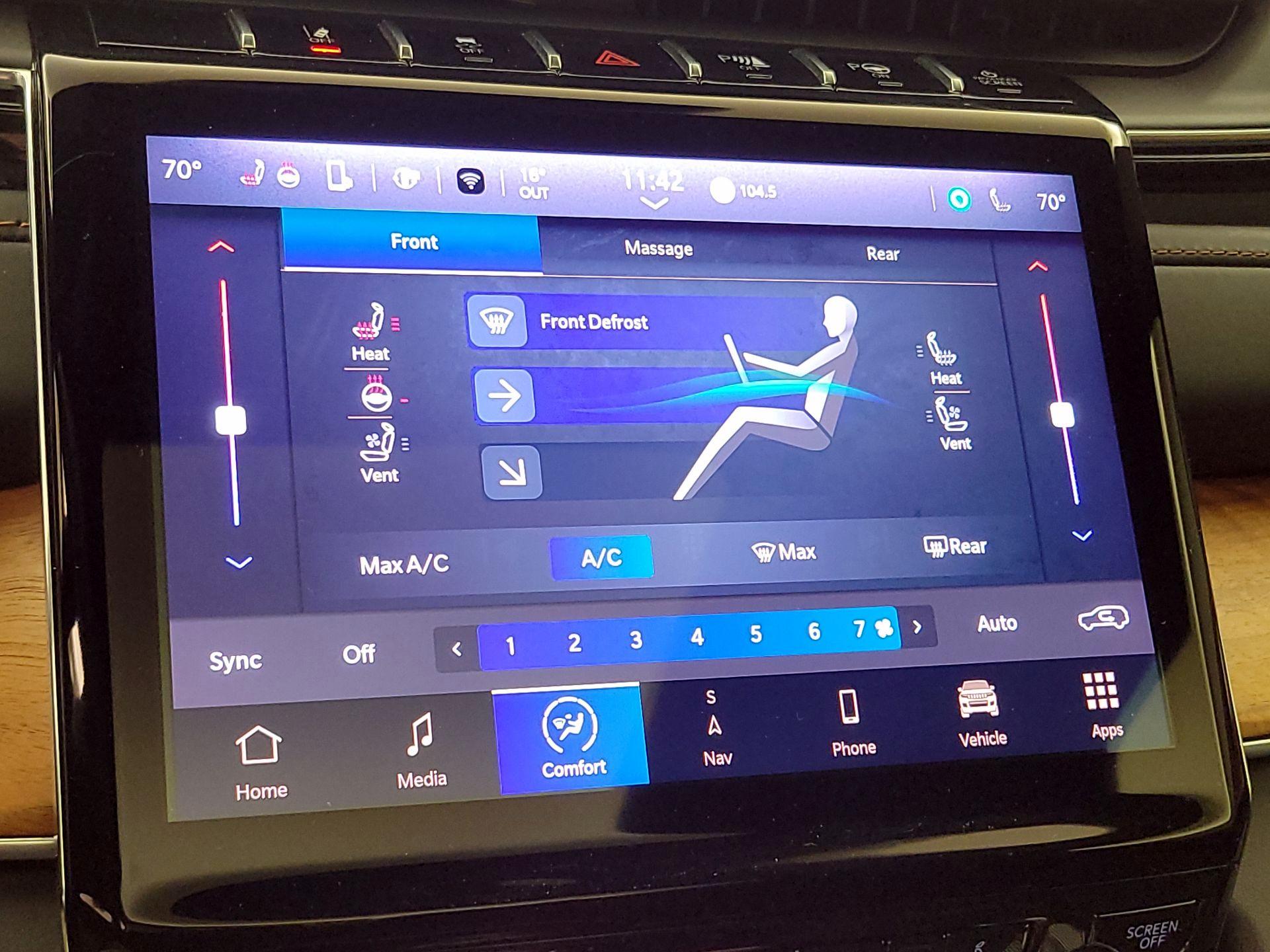 Thumbnail: 2022 Jeep Grand Cherokee - 17