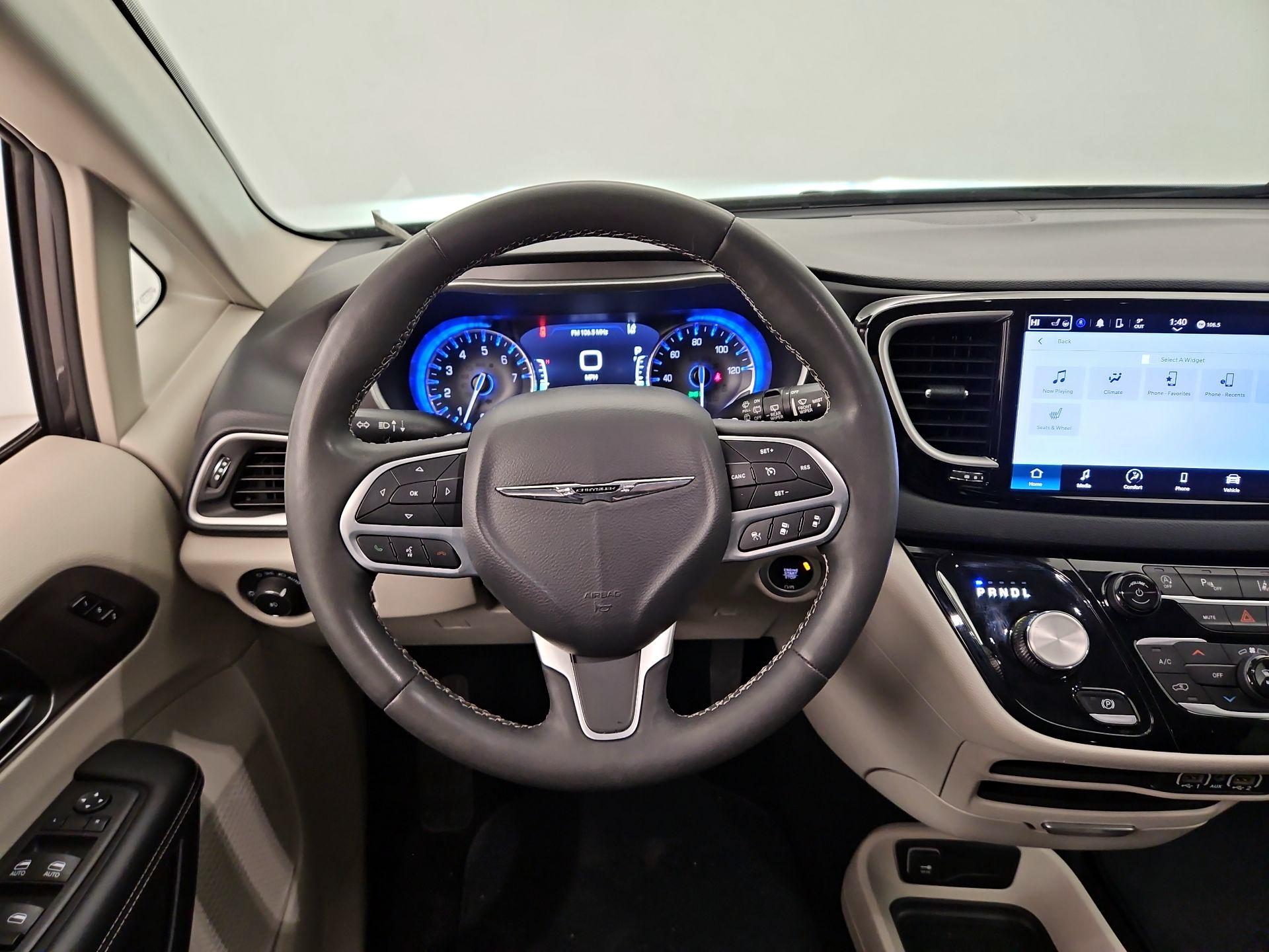 Thumbnail: 2023 Chrysler Pacifica - 10