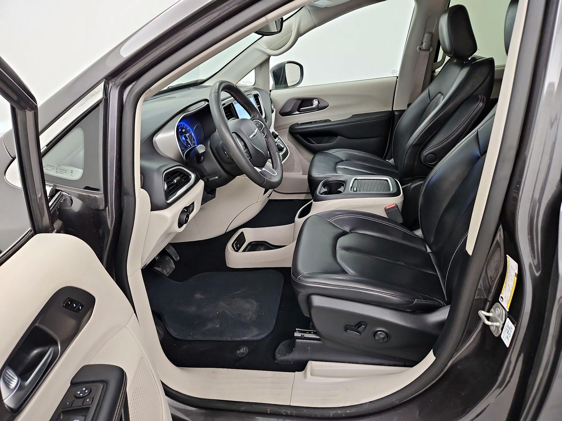 Thumbnail: 2023 Chrysler Pacifica - 11