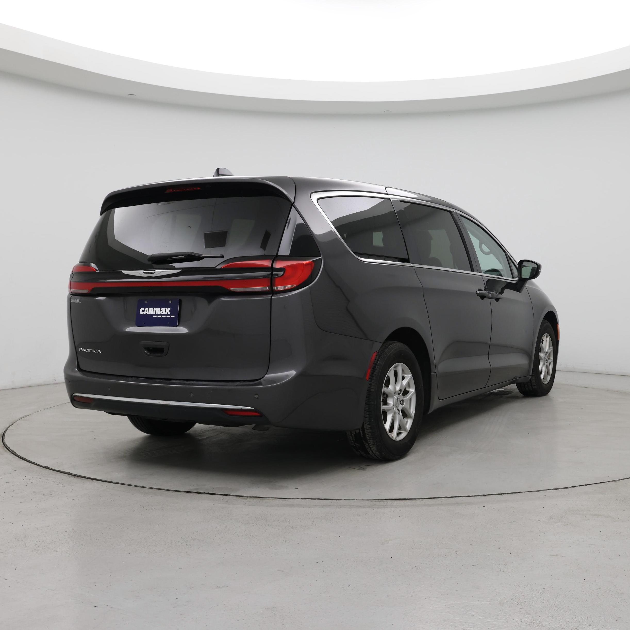Thumbnail: 2023 Chrysler Pacifica - 8