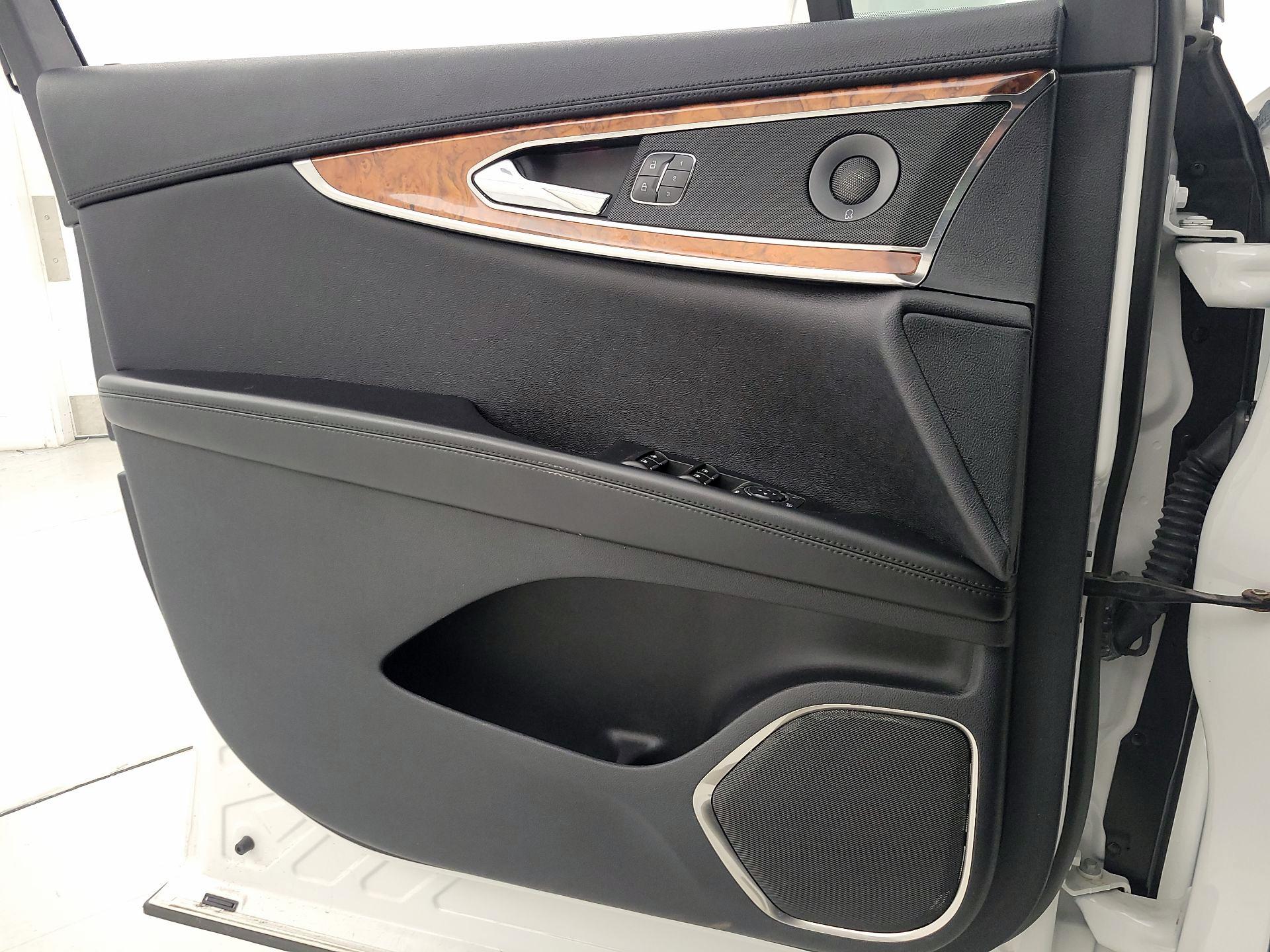 Thumbnail: 2020 Lincoln Nautilus - 12