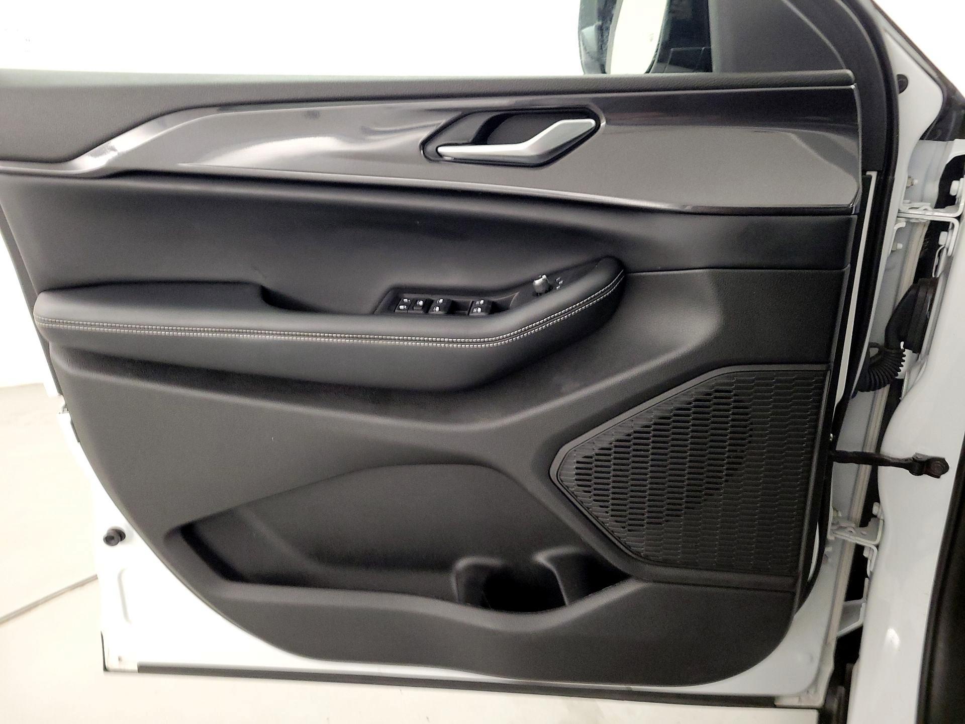 Thumbnail: 2023 Jeep Grand Cherokee L - 12