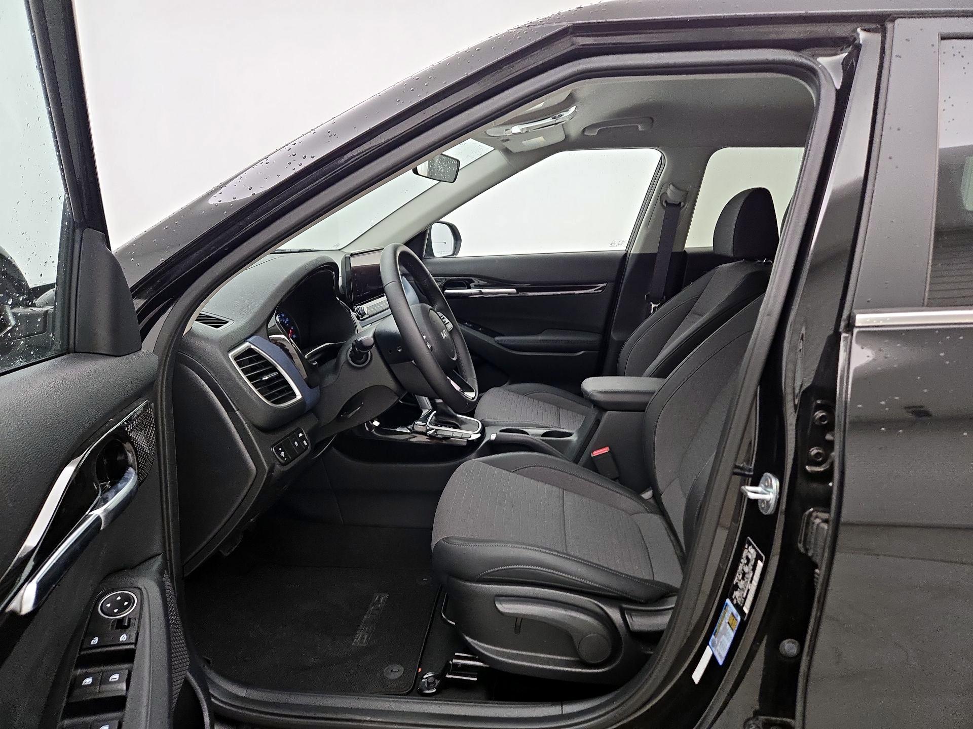 Thumbnail: 2023 Kia Seltos - 11