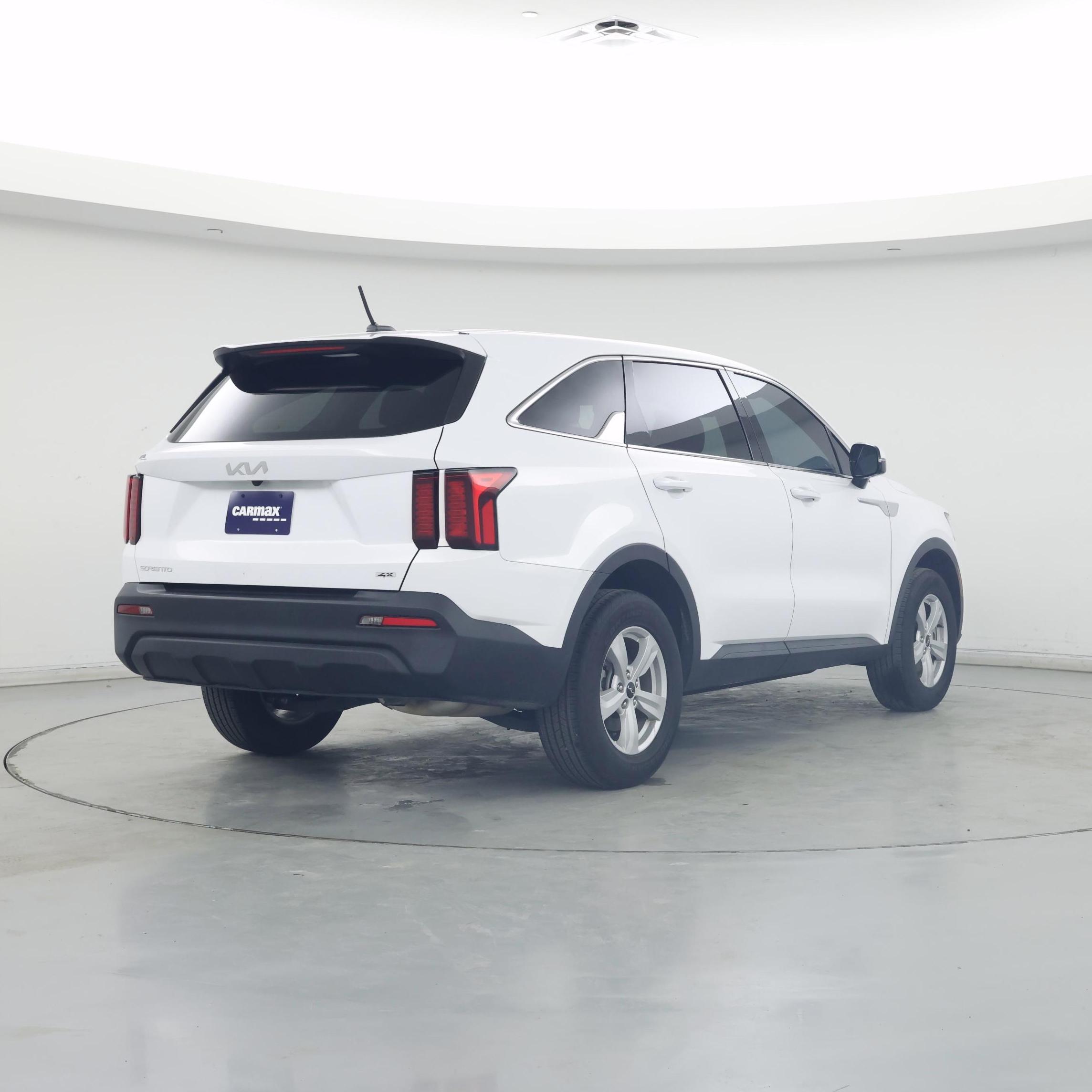 Thumbnail: 2023 Kia Sorento - 8