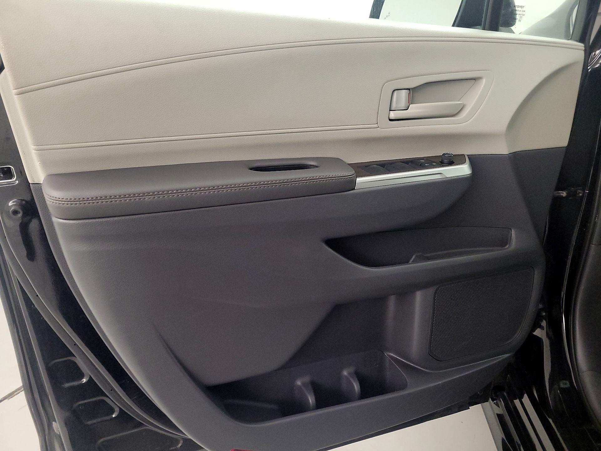 Thumbnail: 2024 Toyota Sienna - 12