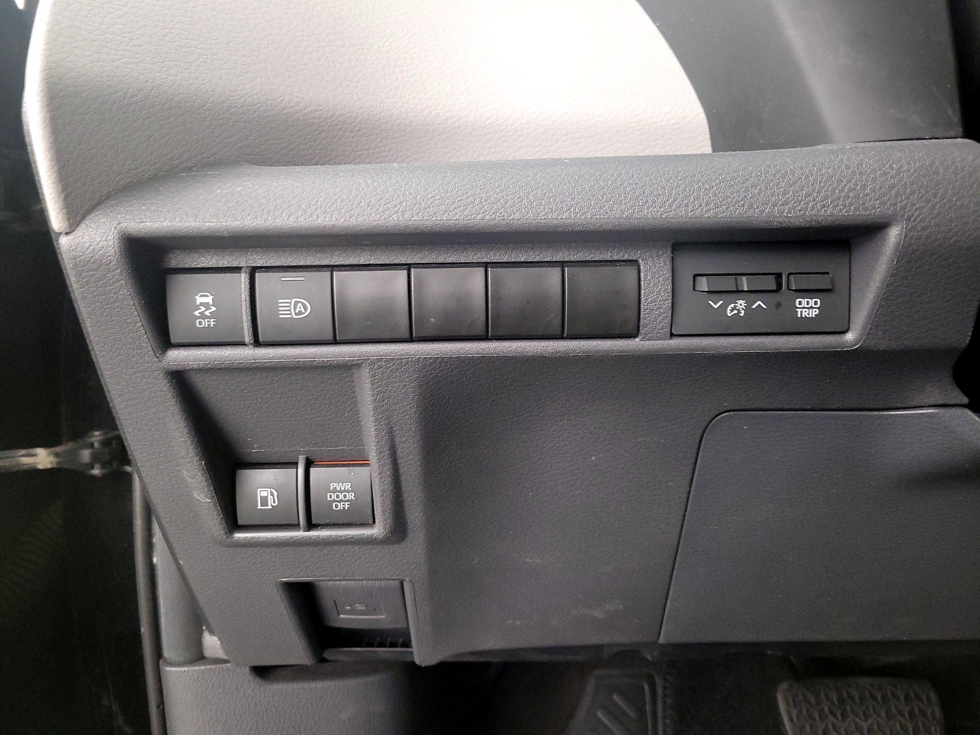 Thumbnail: 2024 Toyota Sienna - 13