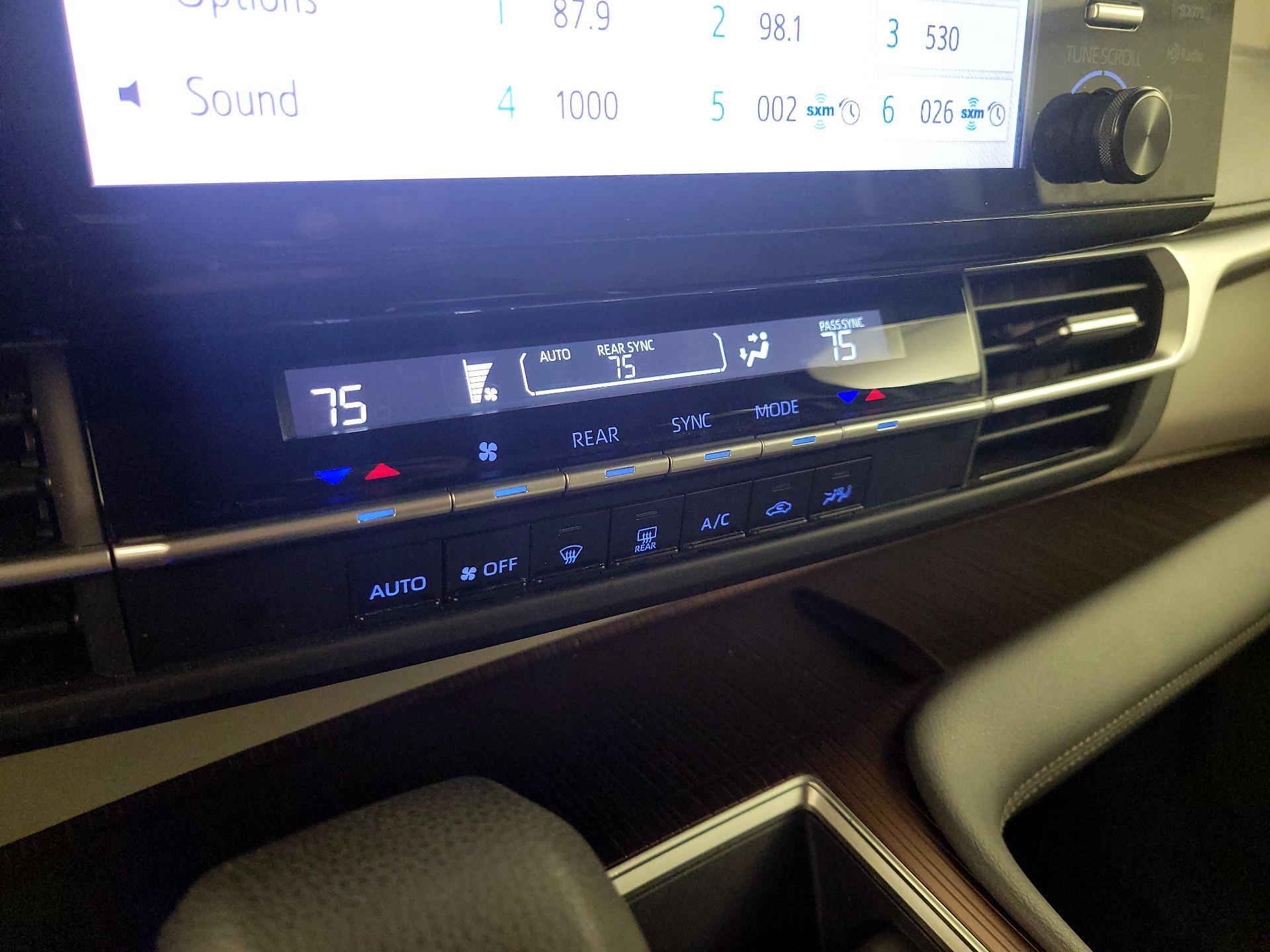 Thumbnail: 2024 Toyota Sienna - 16