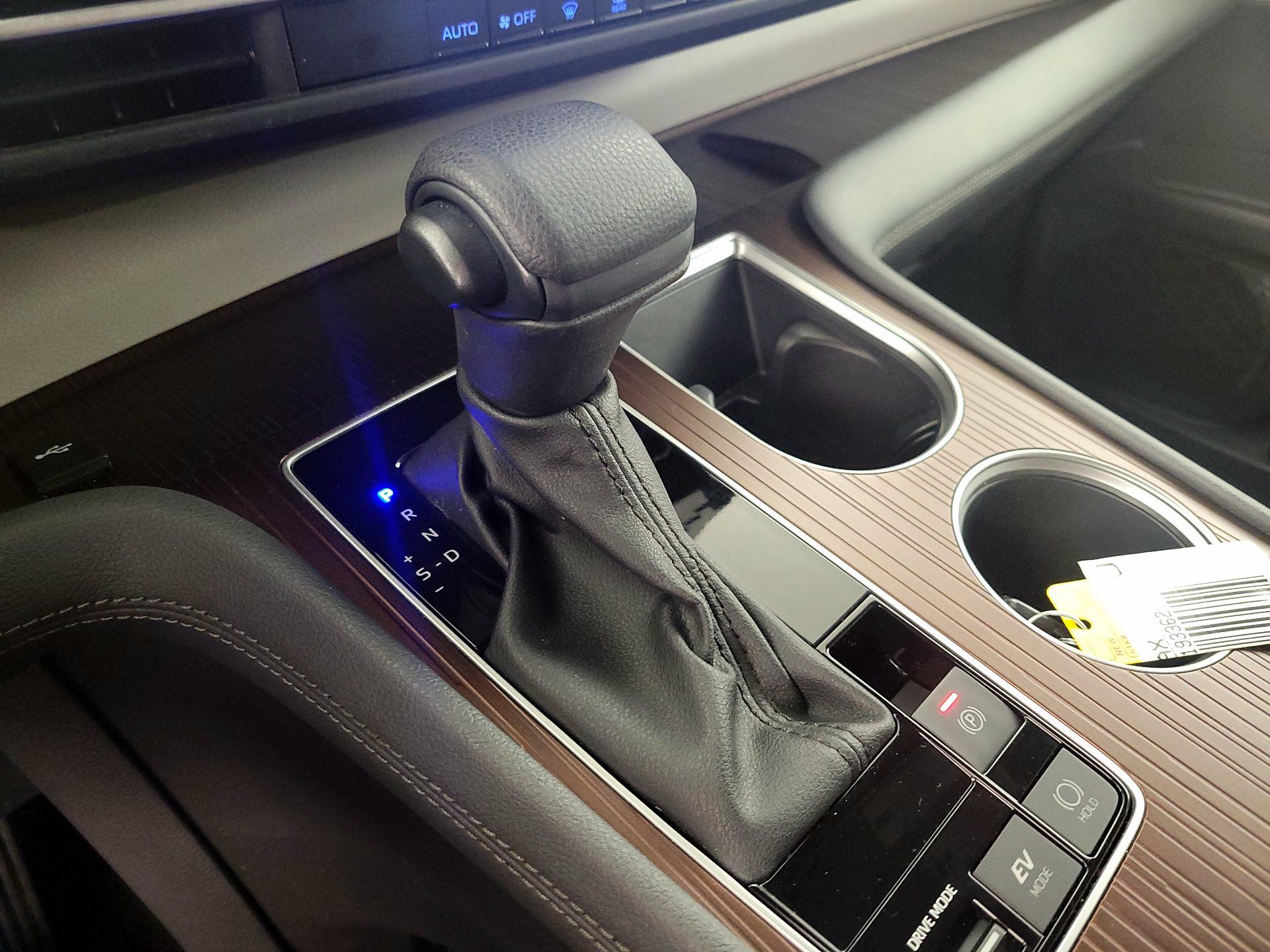 Thumbnail: 2024 Toyota Sienna - 17