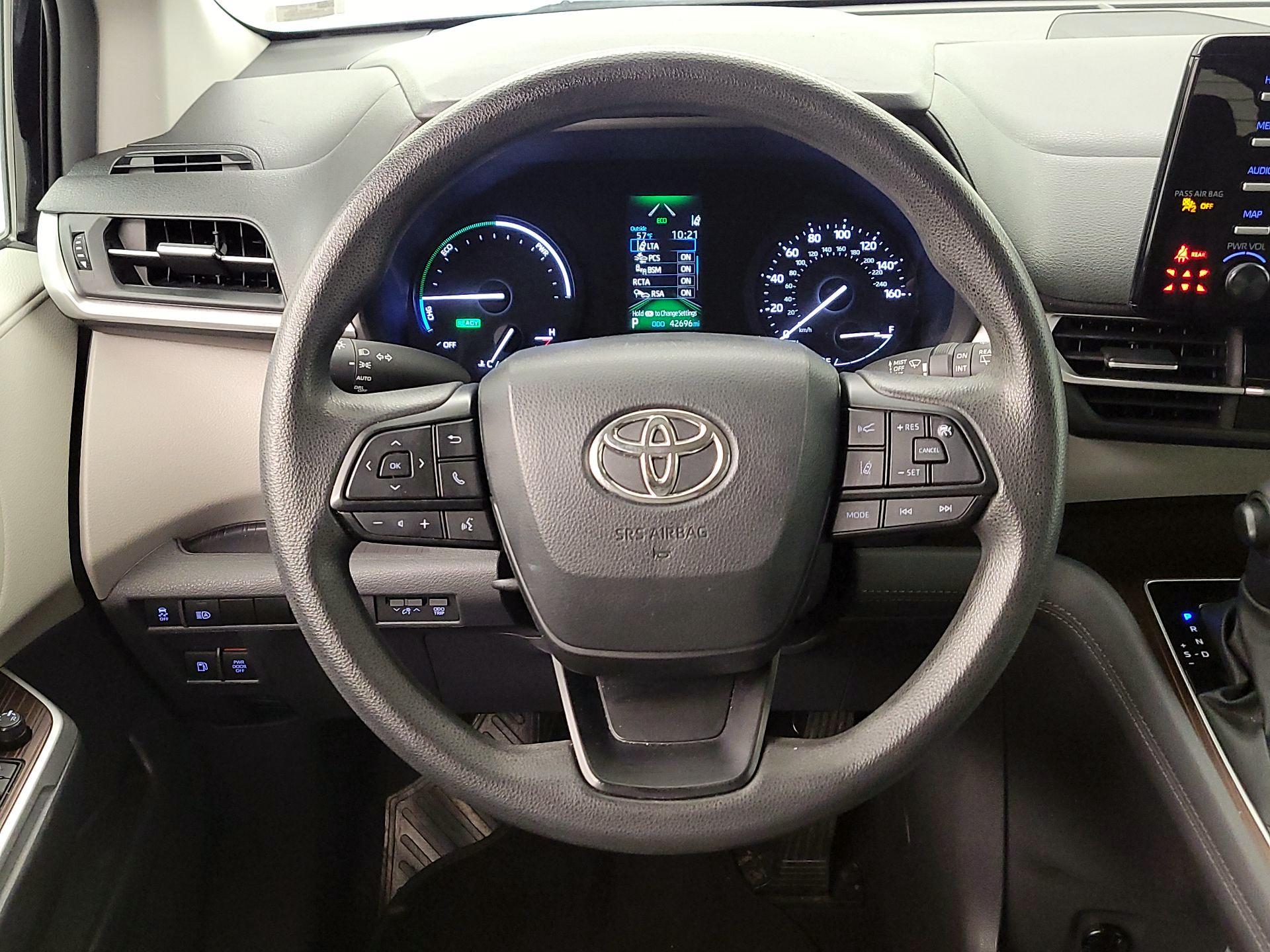 Thumbnail: 2024 Toyota Sienna - 10