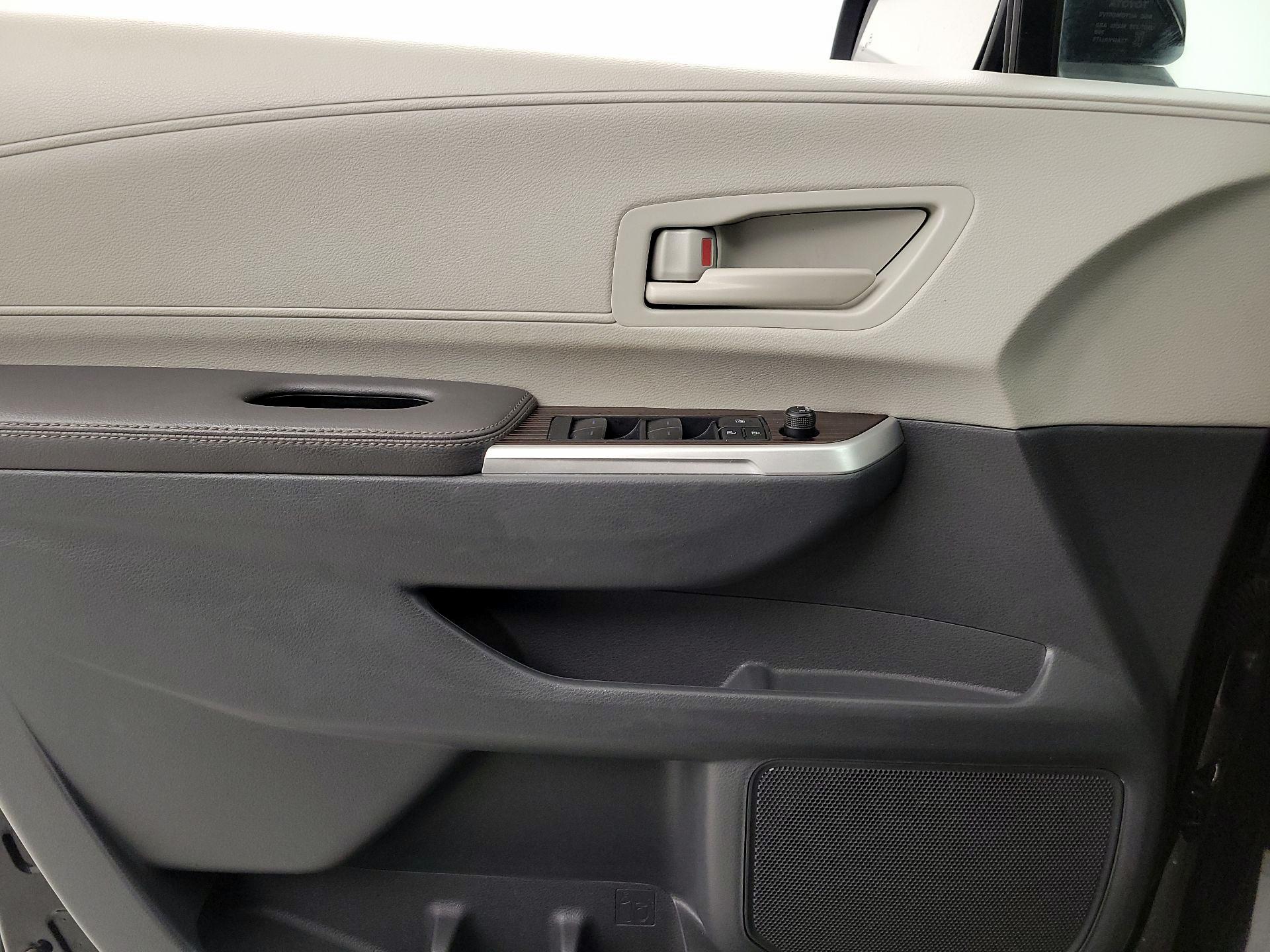 Thumbnail: 2024 Toyota Sienna - 12