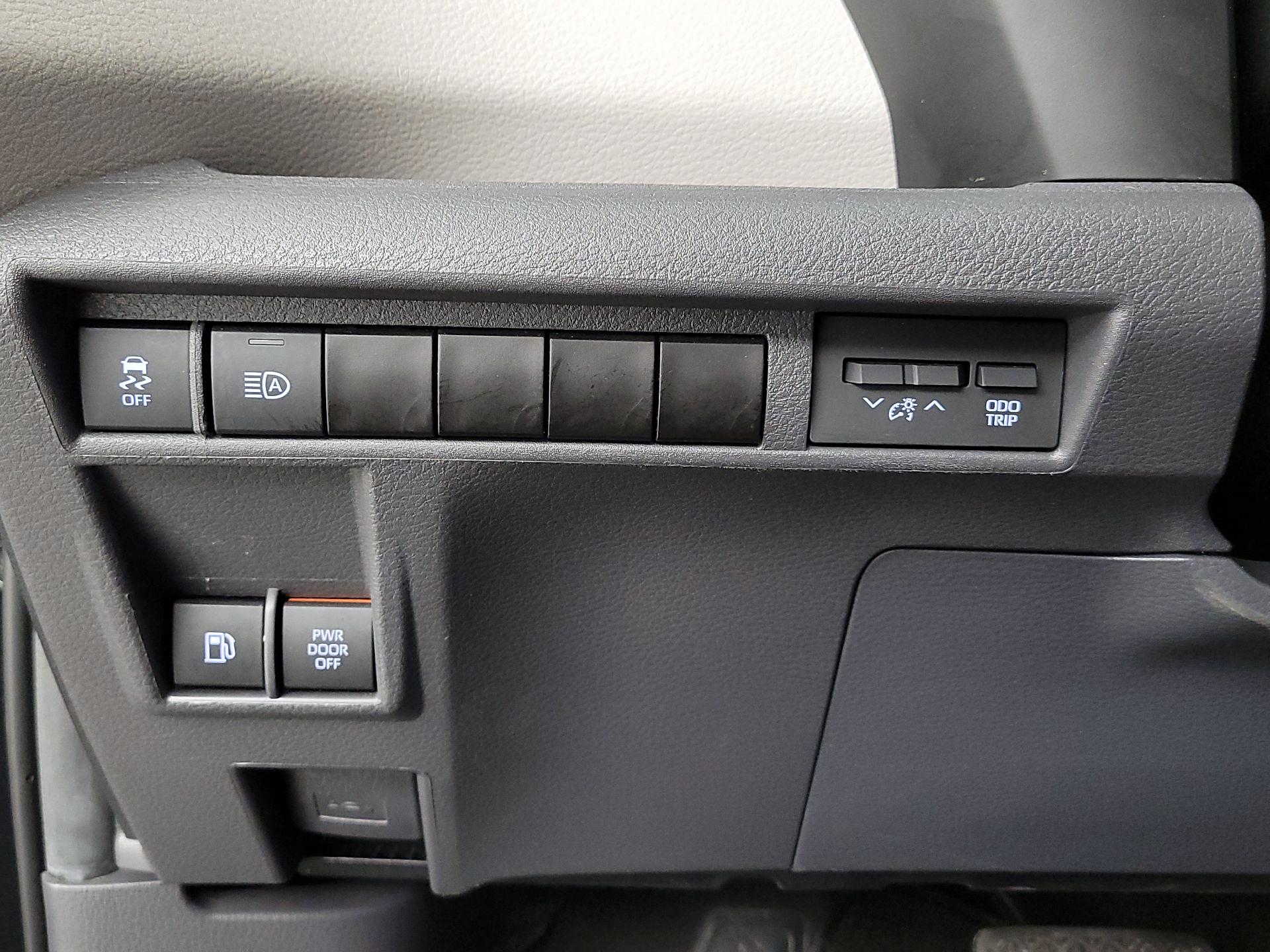 Thumbnail: 2024 Toyota Sienna - 13