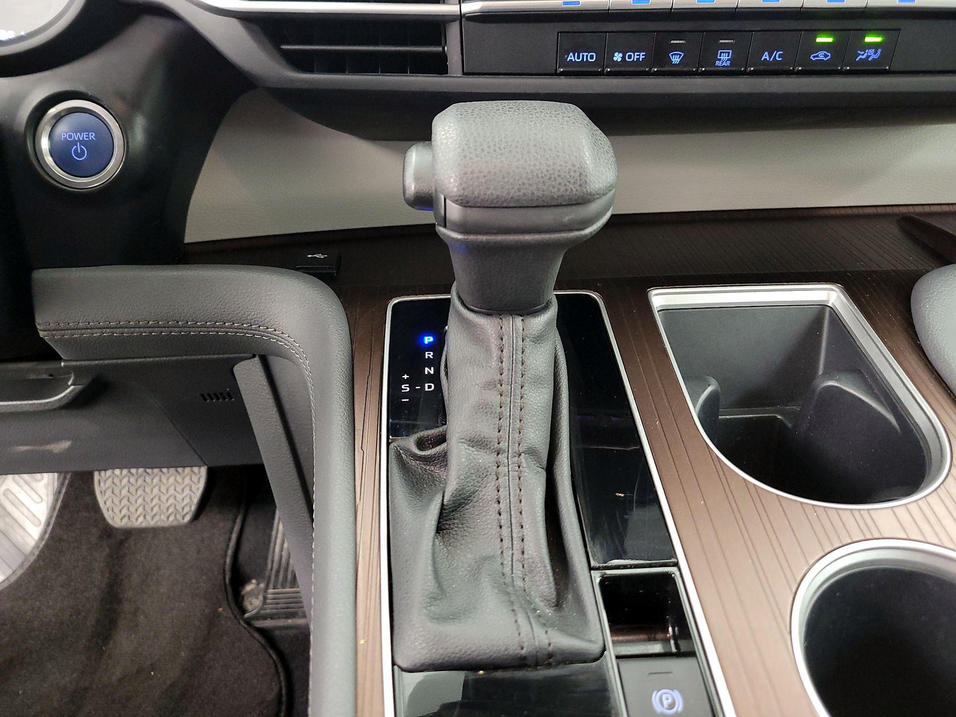 Thumbnail: 2024 Toyota Sienna - 17