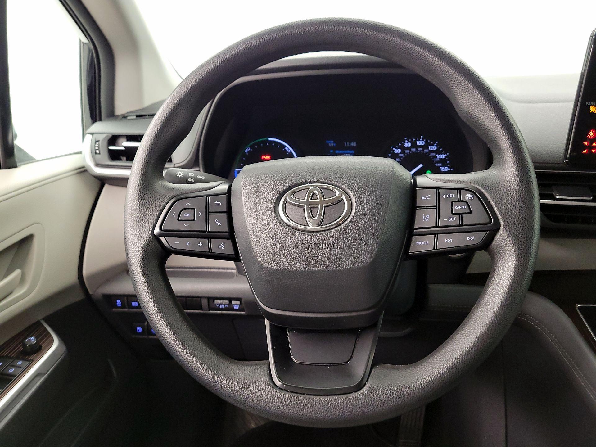 Thumbnail: 2024 Toyota Sienna - 10