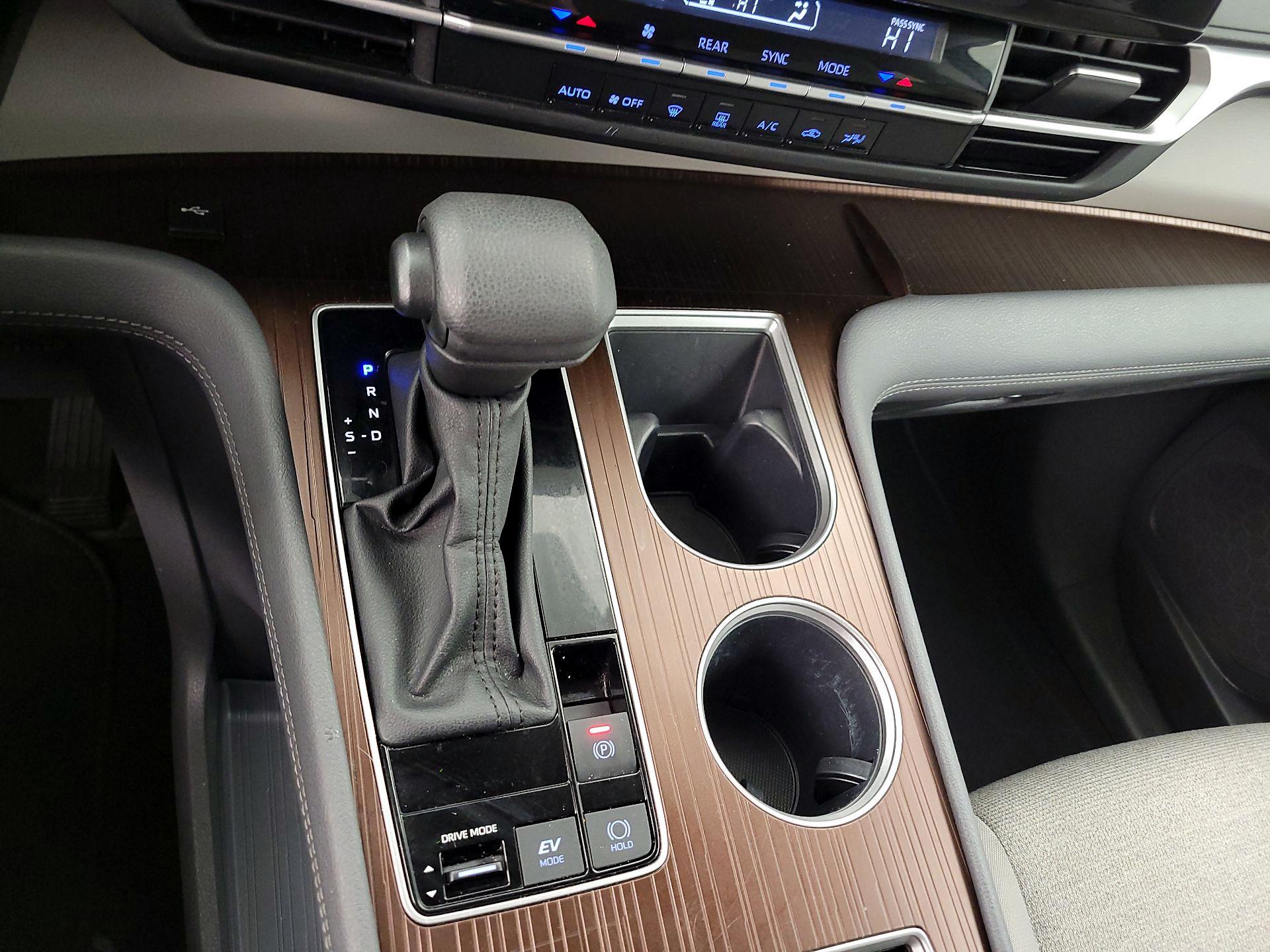 Thumbnail: 2024 Toyota Sienna - 18