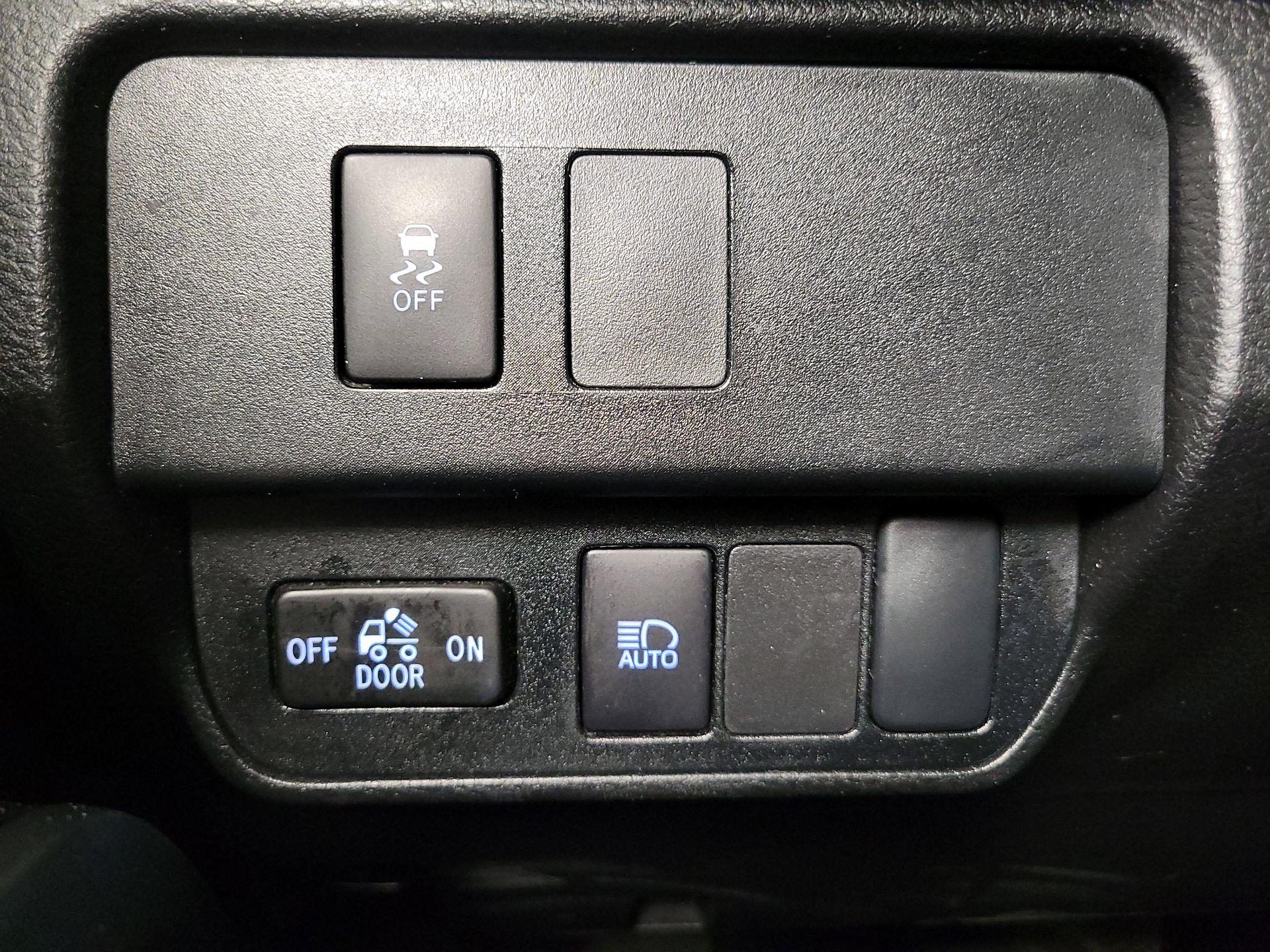 Thumbnail: 2022 Toyota Tacoma - 13