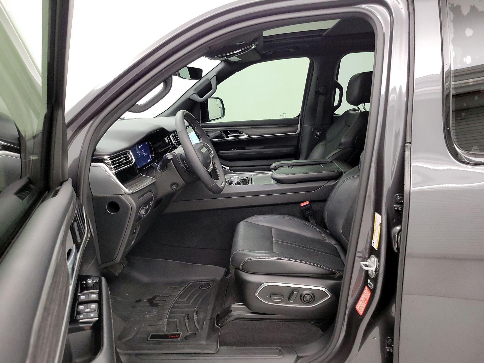 Thumbnail: 2023 Jeep Wagoneer - 11