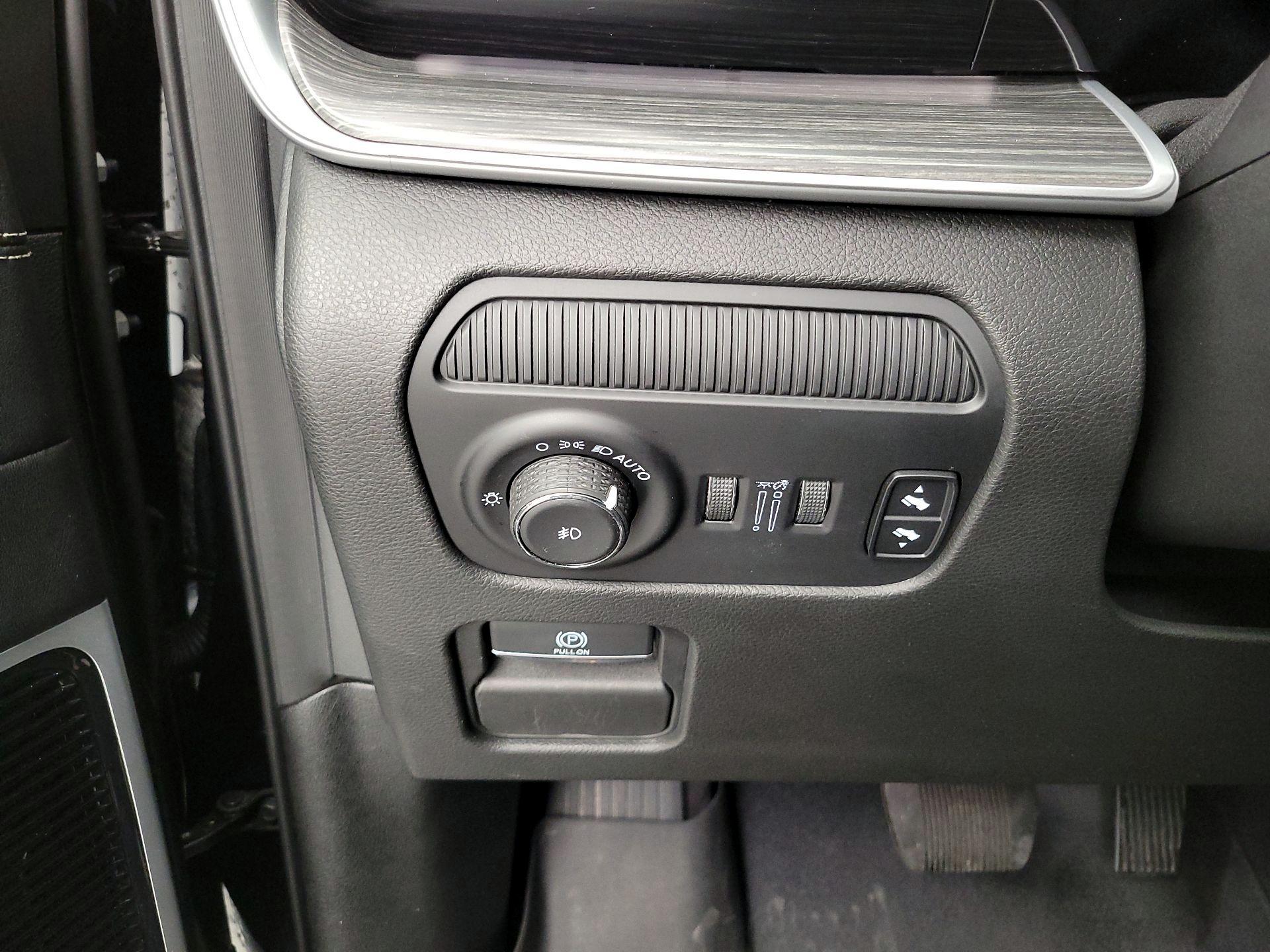 Thumbnail: 2023 Jeep Wagoneer - 13