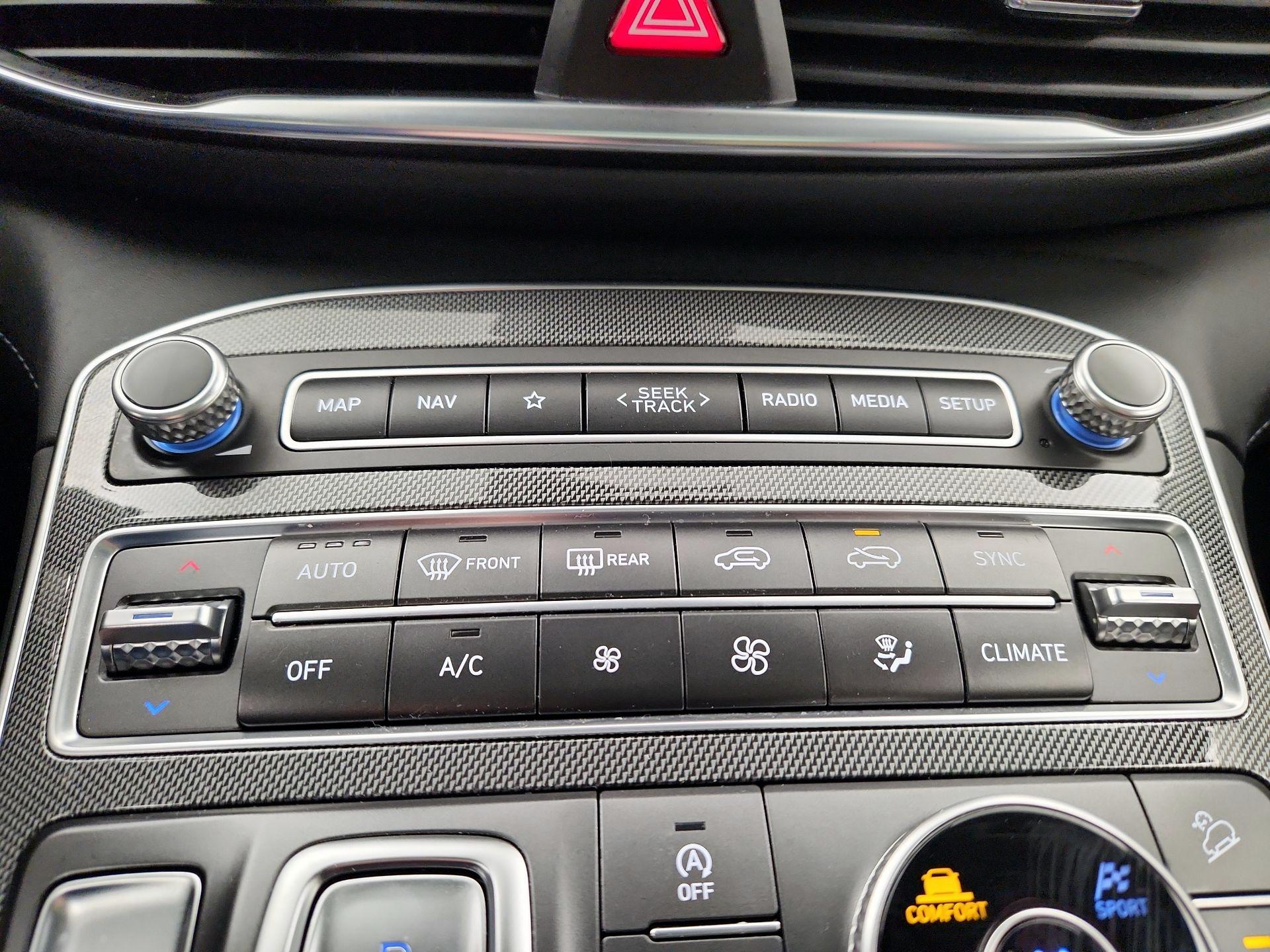 Thumbnail: 2022 Hyundai Santa Fe - 17