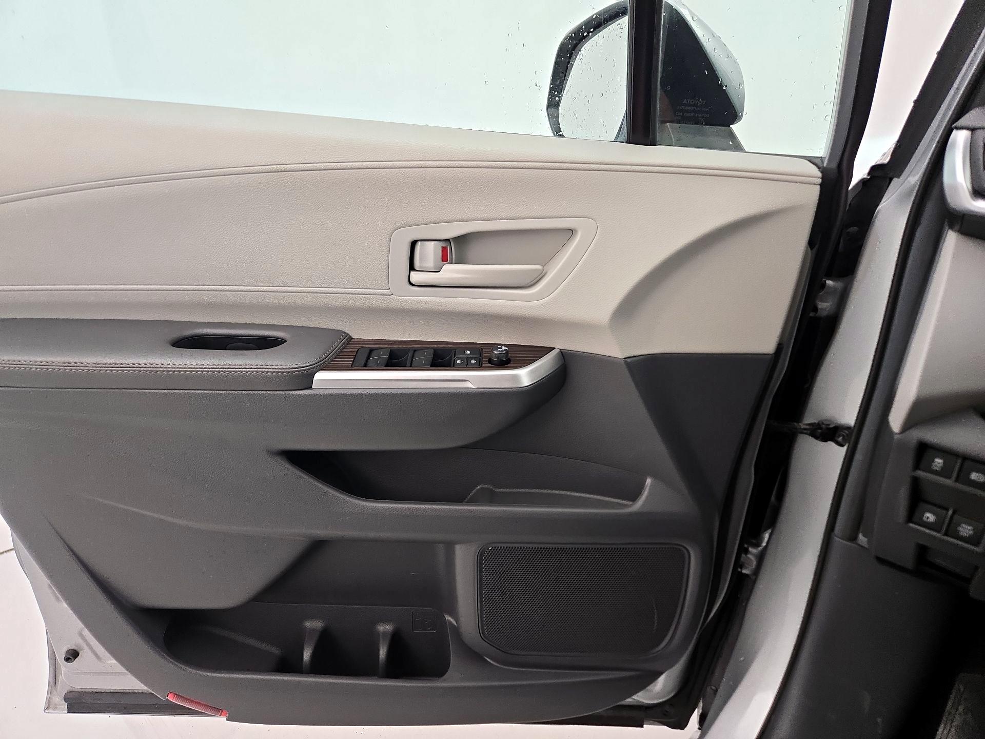 Thumbnail: 2024 Toyota Sienna - 12