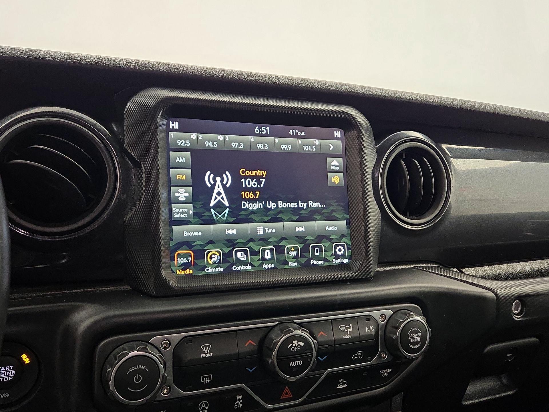 Thumbnail: 2022 Jeep Wrangler - 15