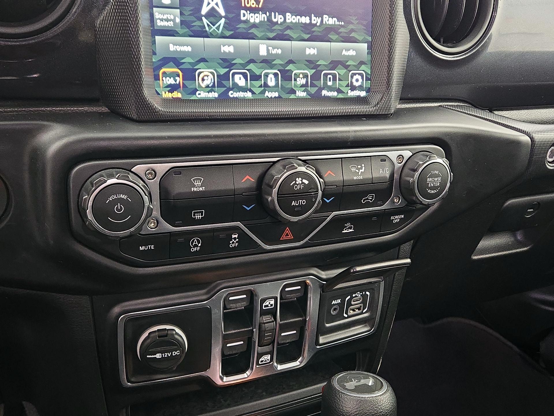 Thumbnail: 2022 Jeep Wrangler - 16